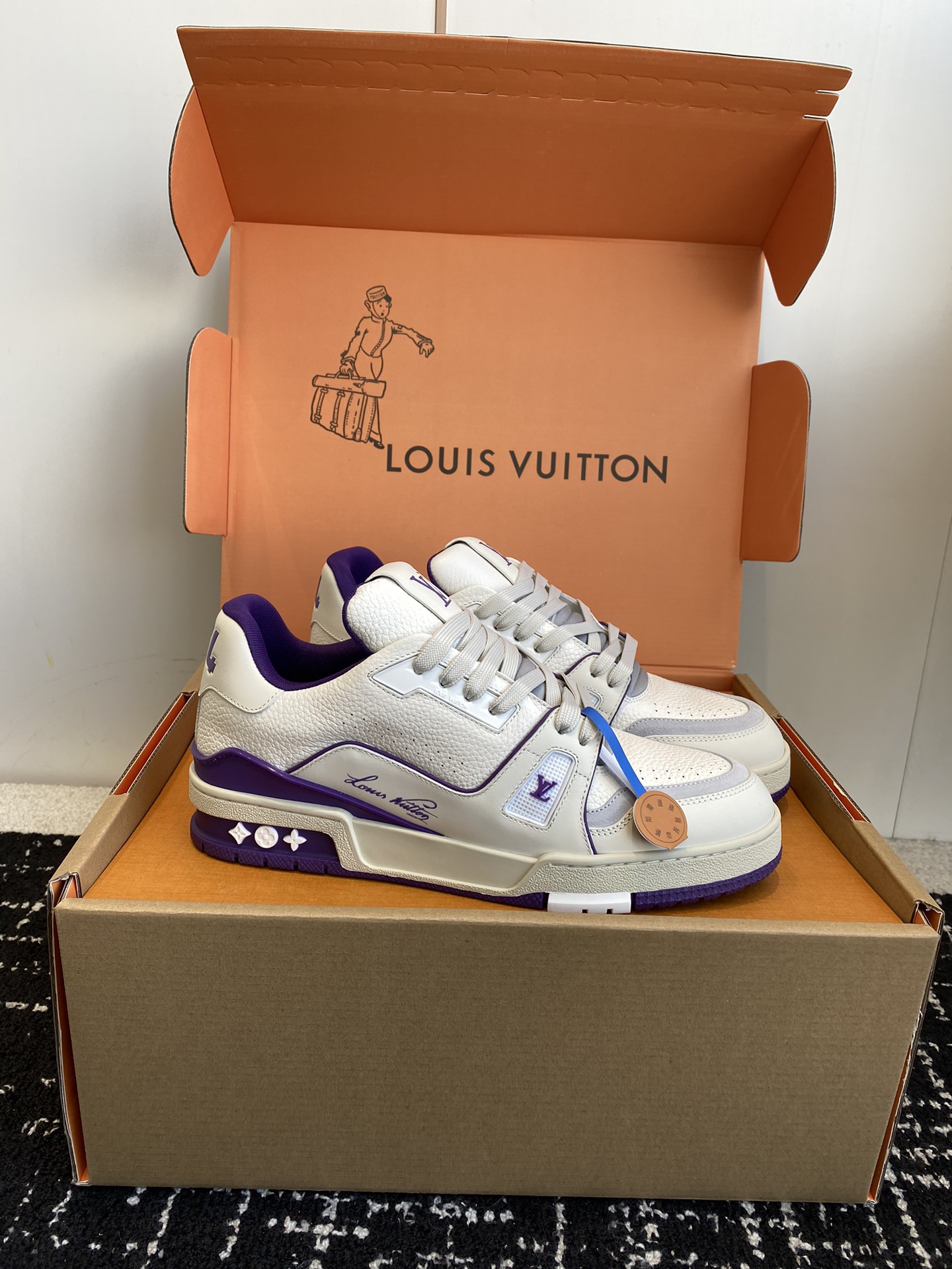 代购级
Louis Vuitton 驴家的爆款！trainer板鞋，每个人都必须入的款，绝不后悔！

超