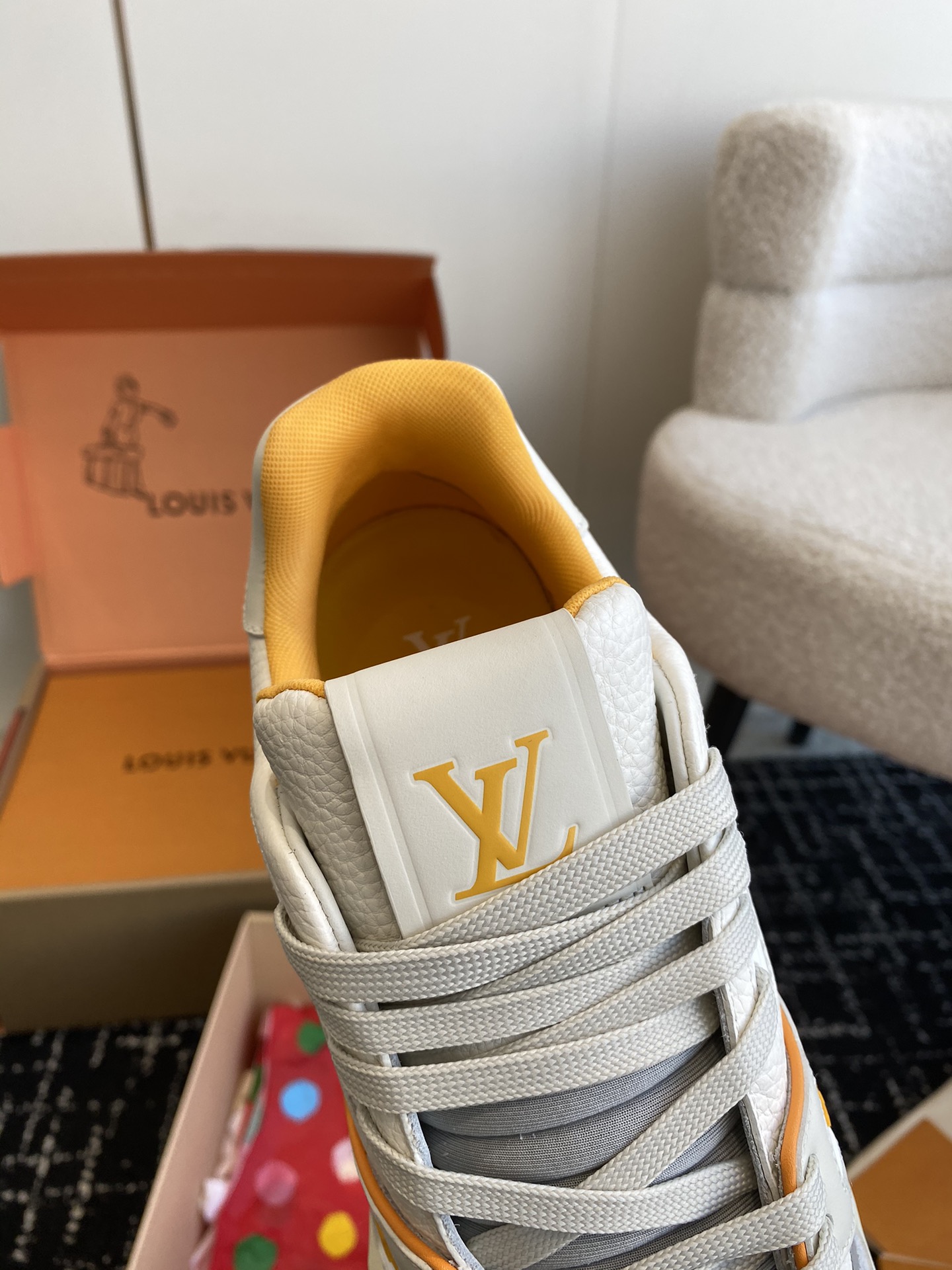 代购级
Louis Vuitton 驴家的爆款！trainer板鞋，每个人都必须入的款，绝不后悔！

超