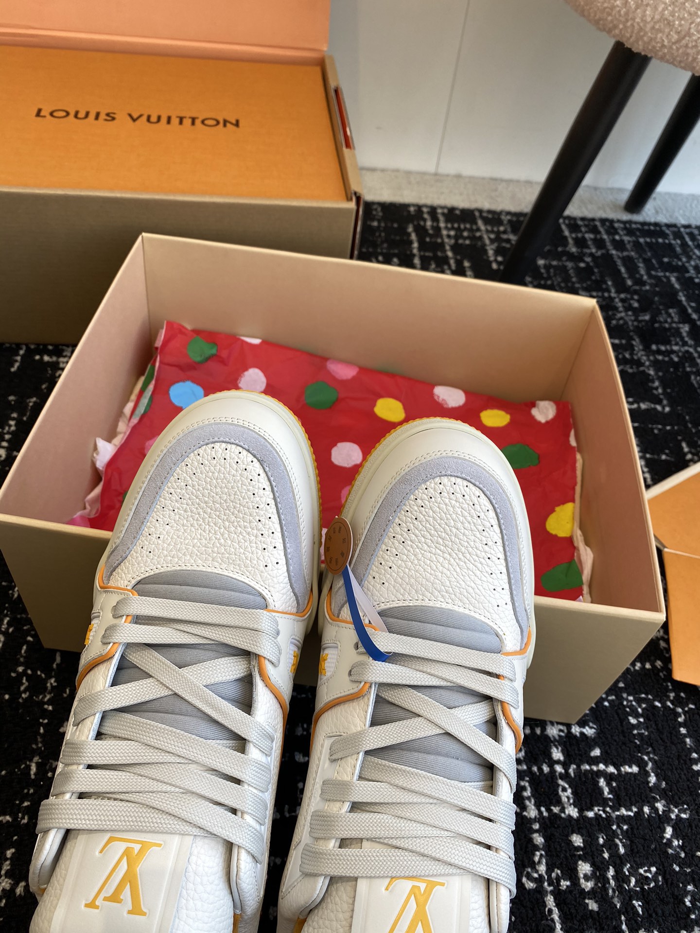 代购级
Louis Vuitton 驴家的爆款！trainer板鞋，每个人都必须入的款，绝不后悔！

超
