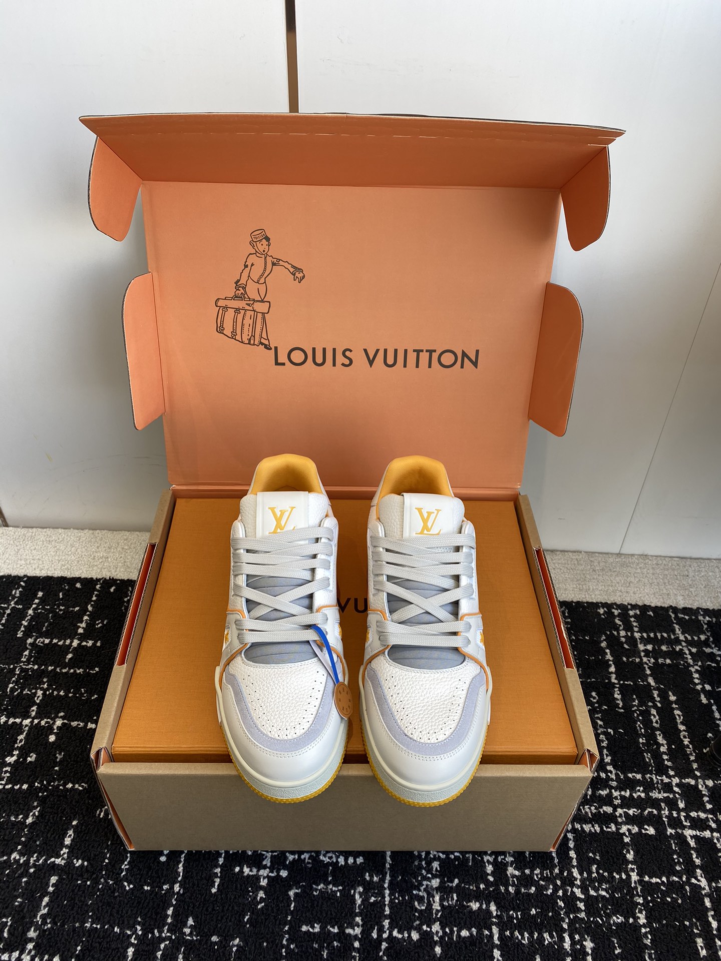 代购级
Louis Vuitton 驴家的爆款！trainer板鞋，每个人都必须入的款，绝不后悔！

超