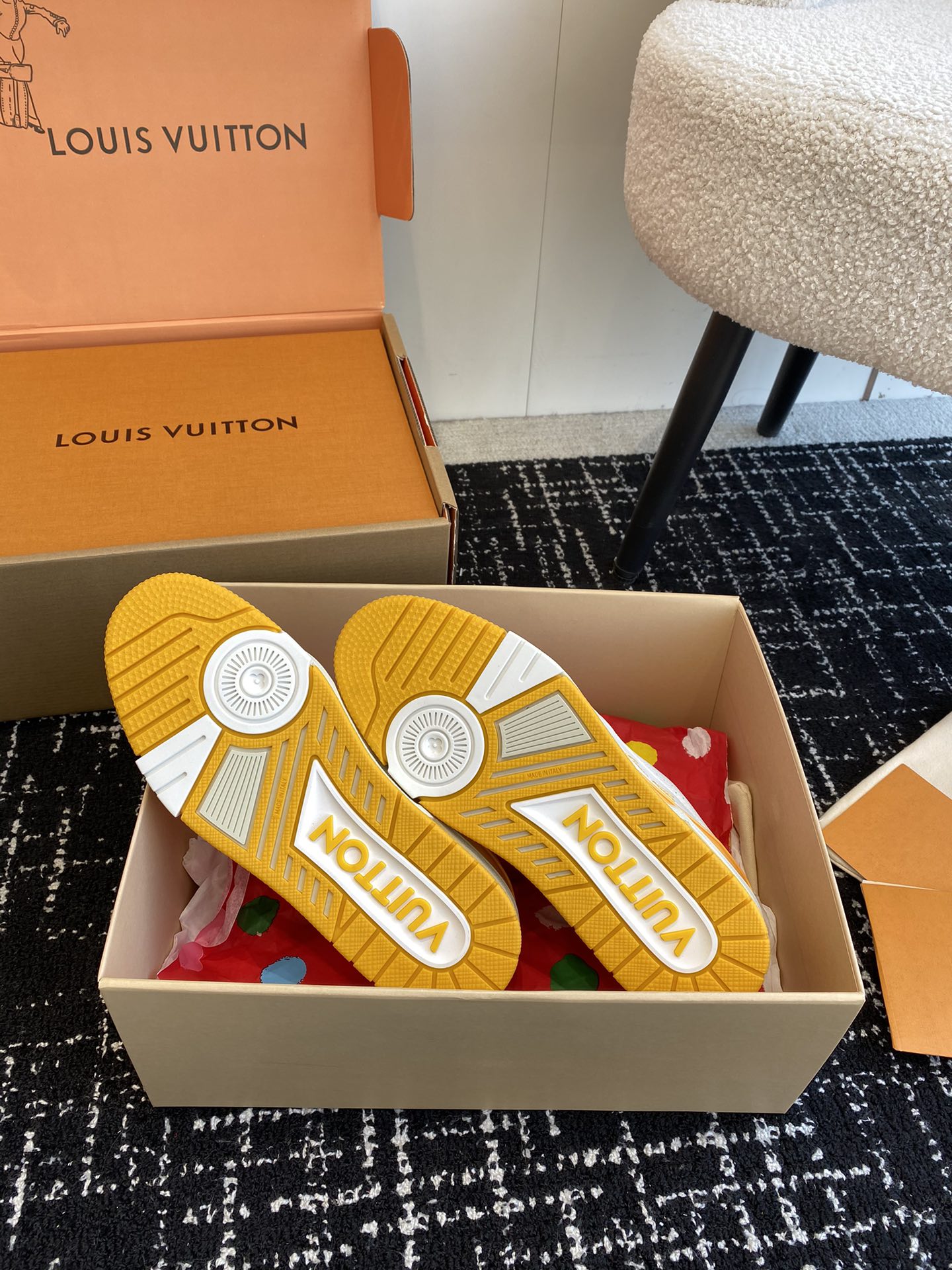 代购级
Louis Vuitton 驴家的爆款！trainer板鞋，每个人都必须入的款，绝不后悔！

超