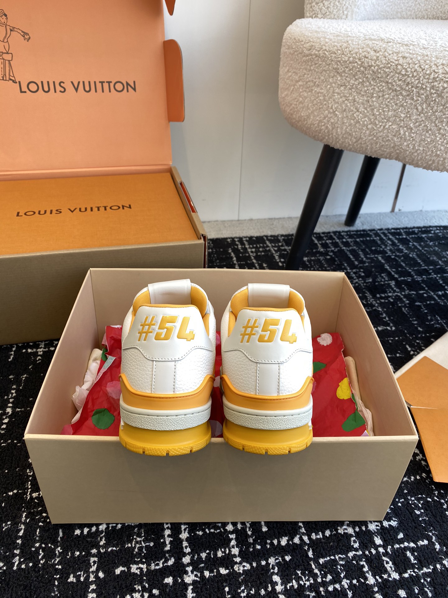 代购级
Louis Vuitton 驴家的爆款！trainer板鞋，每个人都必须入的款，绝不后悔！

超