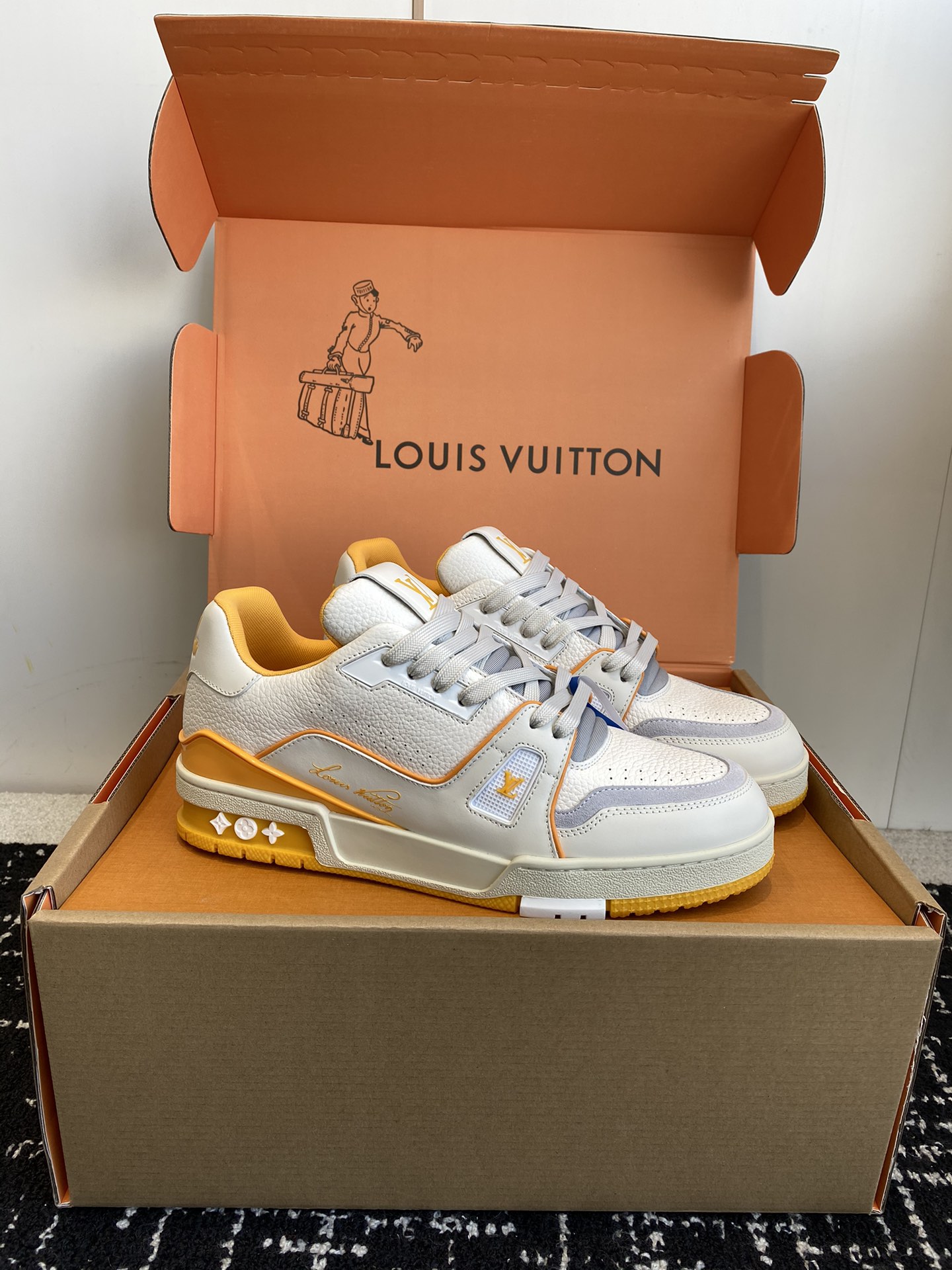 代购级
Louis Vuitton 驴家的爆款！trainer板鞋，每个人都必须入的款，绝不后悔！

超