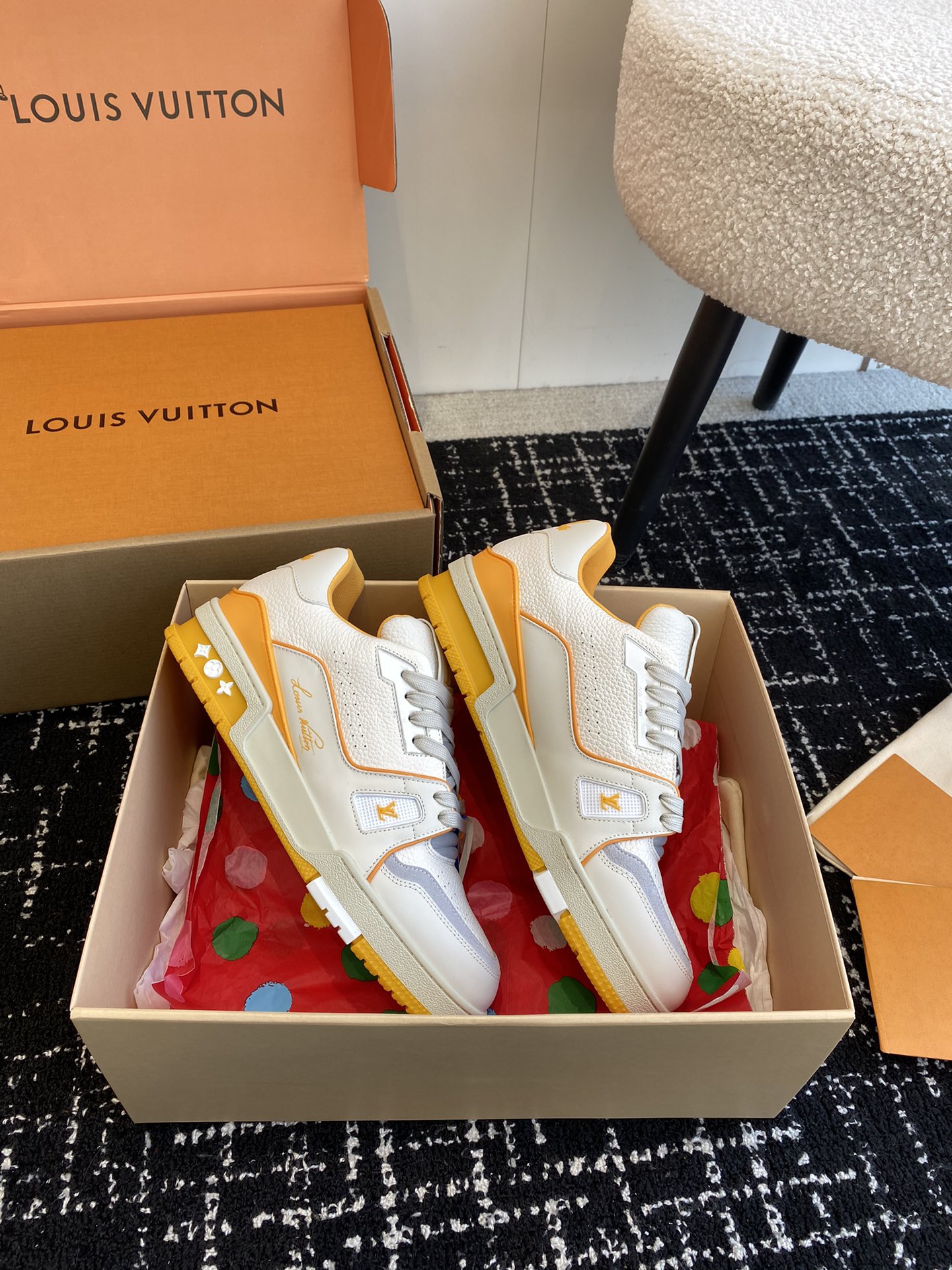 代购级
Louis Vuitton 驴家的爆款！trainer板鞋，每个人都必须入的款，绝不后悔！

超