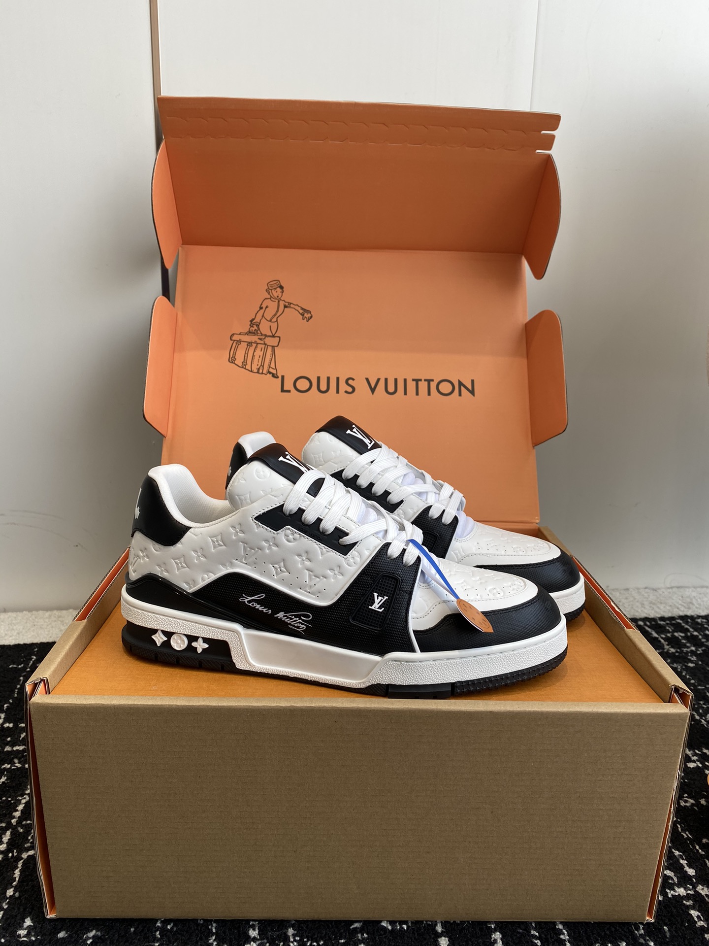 代购级
Louis Vuitton 驴家的爆款！trainer板鞋，每个人都必须入的款，绝不后悔！

超