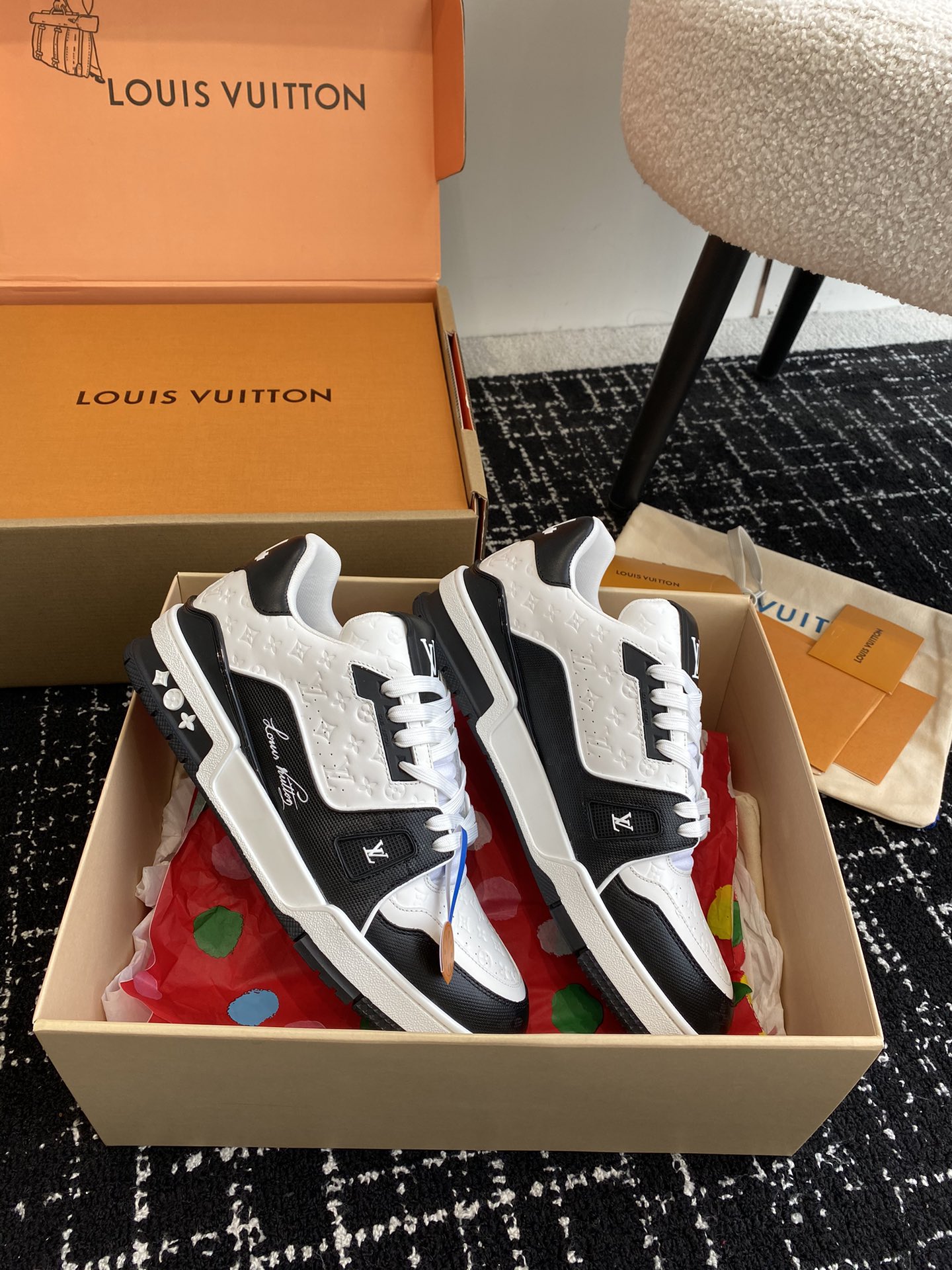 代购级
Louis Vuitton 驴家的爆款！trainer板鞋，每个人都必须入的款，绝不后悔！

超