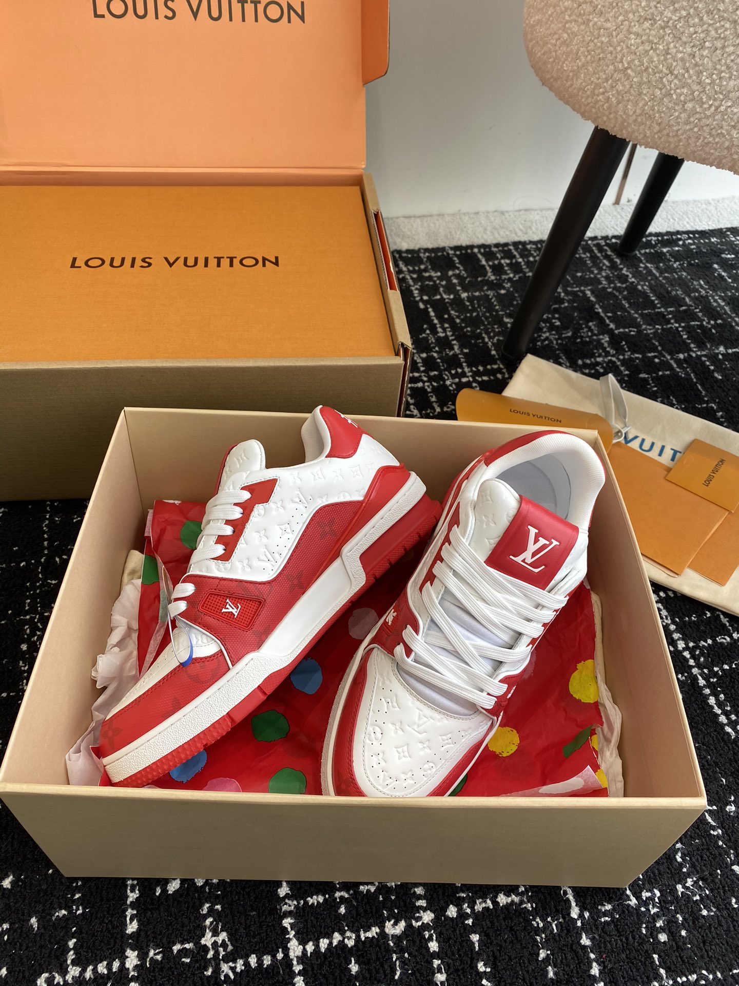 代购级
Louis Vuitton 驴家的爆款！trainer板鞋，每个人都必须入的款，绝不后悔！

超