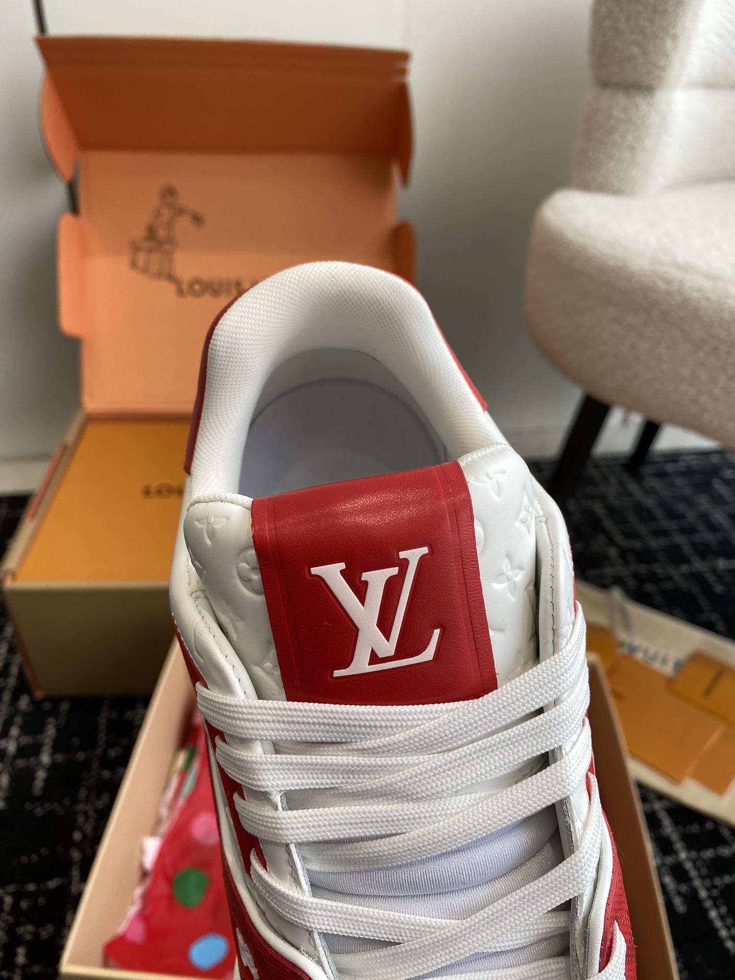 代购级
Louis Vuitton 驴家的爆款！trainer板鞋，每个人都必须入的款，绝不后悔！

超