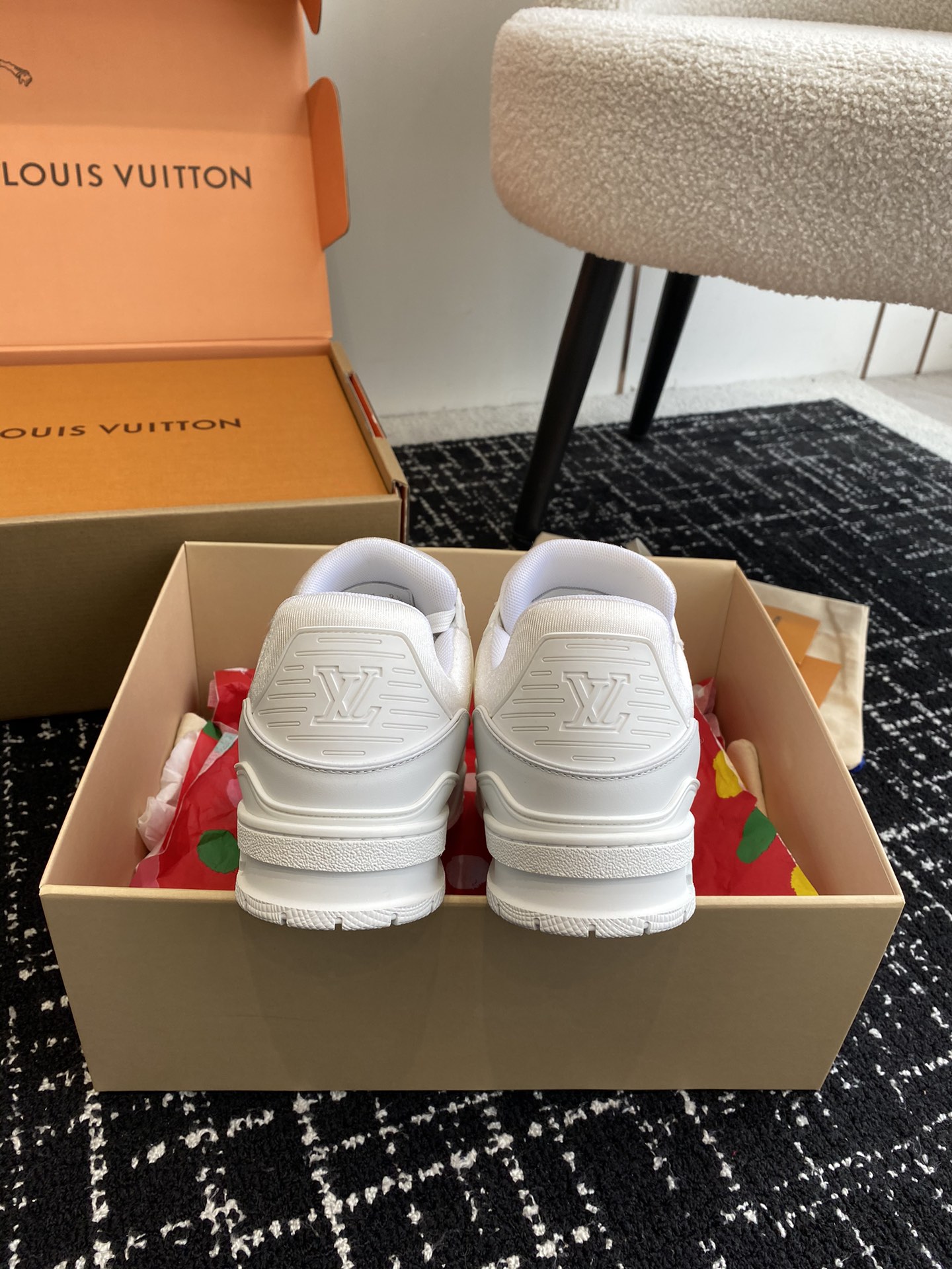 代购级
Louis Vuitton 驴家的爆款！trainer板鞋，每个人都必须入的款，绝不后悔！

超