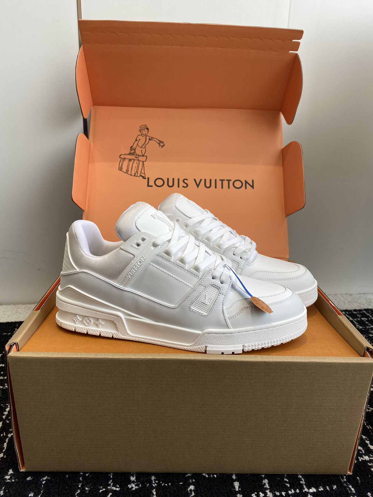 代购级
Louis Vuitton 驴家的爆款！trainer板鞋，每个人都必须入的款，绝不后悔！

超