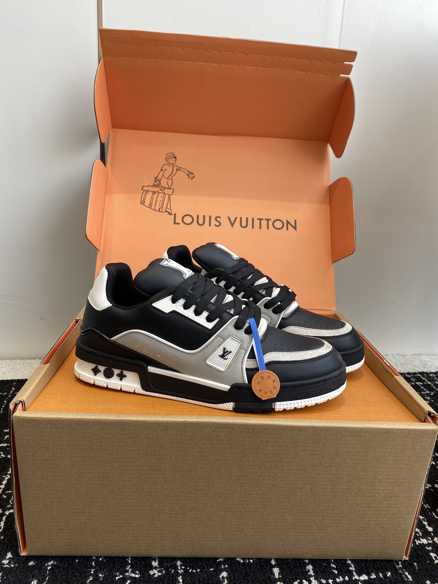 代购级
Louis Vuitton 驴家的爆款！trainer板鞋，每个人都必须入的款，绝不后悔！

超
