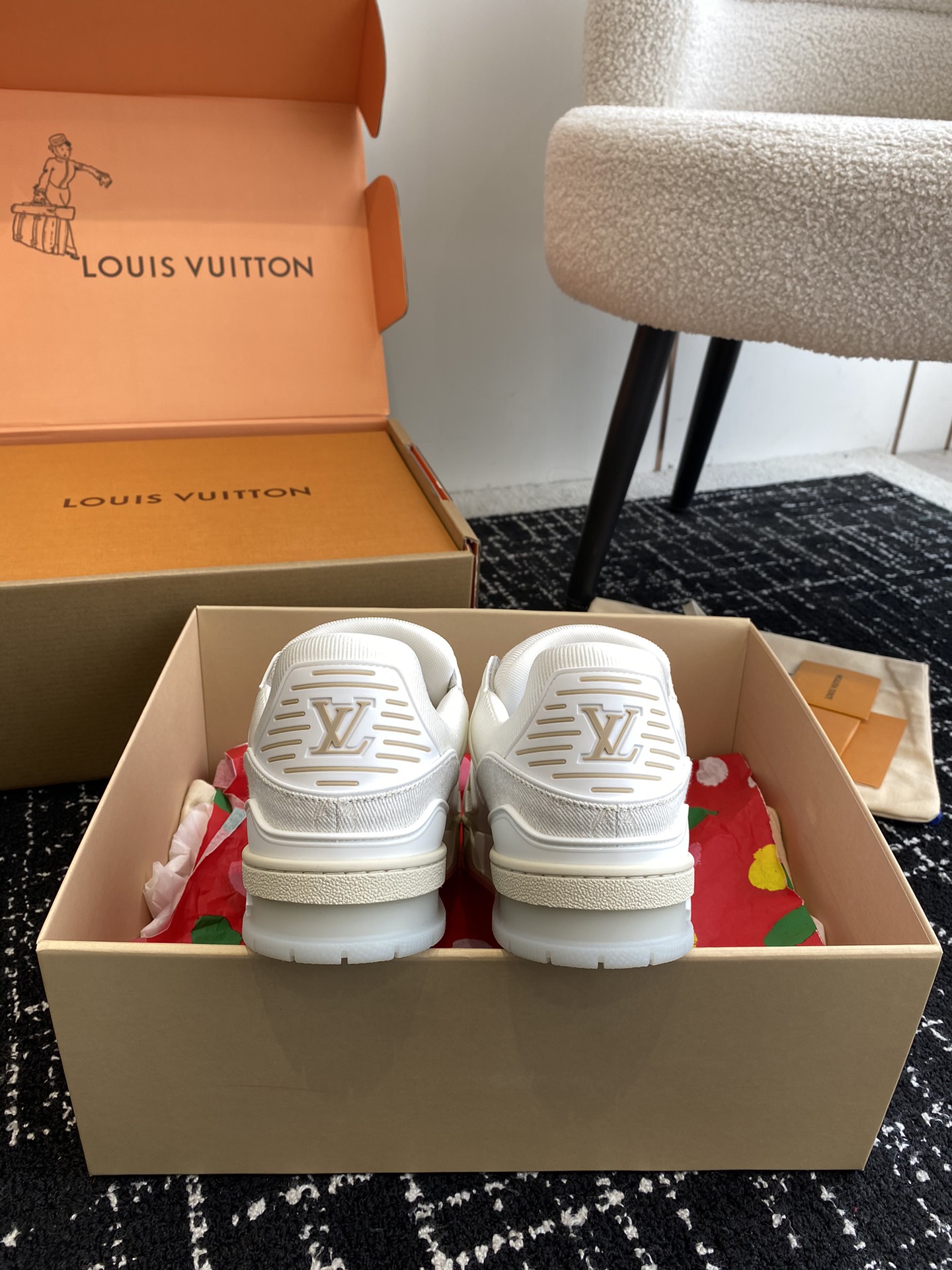 代购级
Louis Vuitton 驴家的爆款！trainer板鞋，每个人都必须入的款，绝不后悔！

超