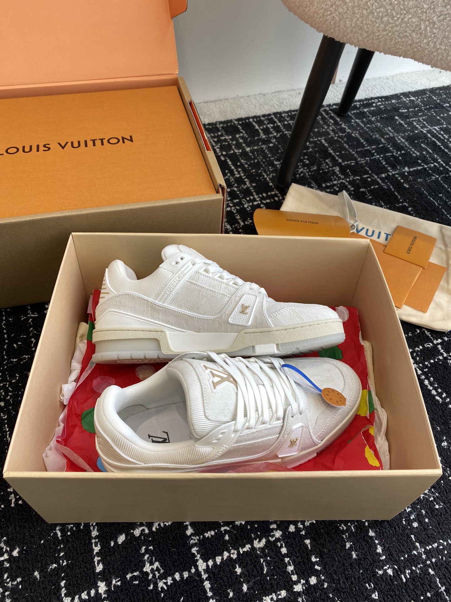 代购级
Louis Vuitton 驴家的爆款！trainer板鞋，每个人都必须入的款，绝不后悔！

超