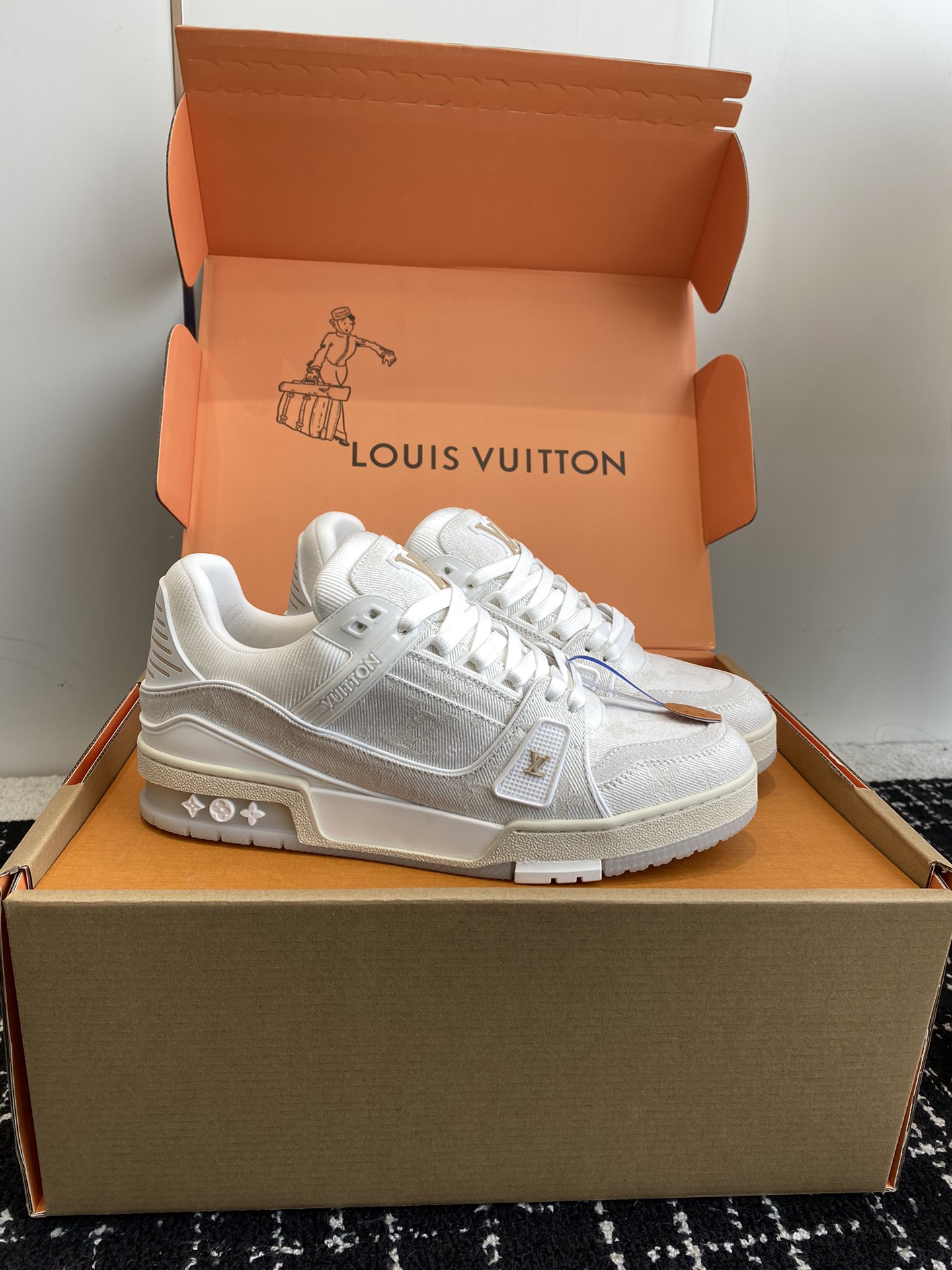 代购级
Louis Vuitton 驴家的爆款！trainer板鞋，每个人都必须入的款，绝不后悔！

超