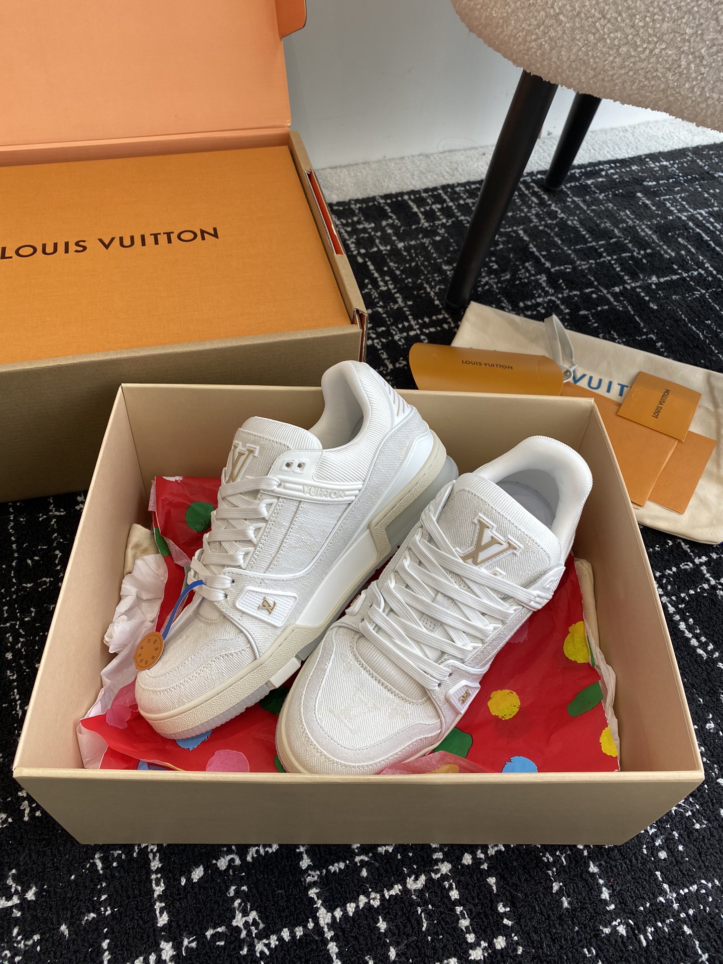 代购级
Louis Vuitton 驴家的爆款！trainer板鞋，每个人都必须入的款，绝不后悔！

超