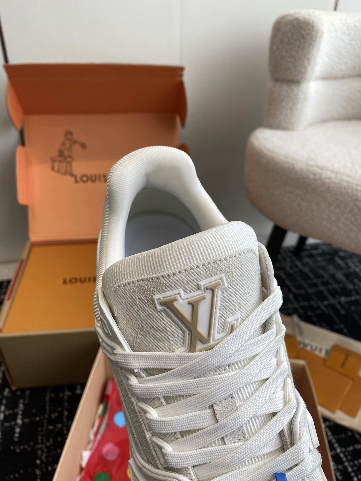 代购级
Louis Vuitton 驴家的爆款！trainer板鞋，每个人都必须入的款，绝不后悔！

超