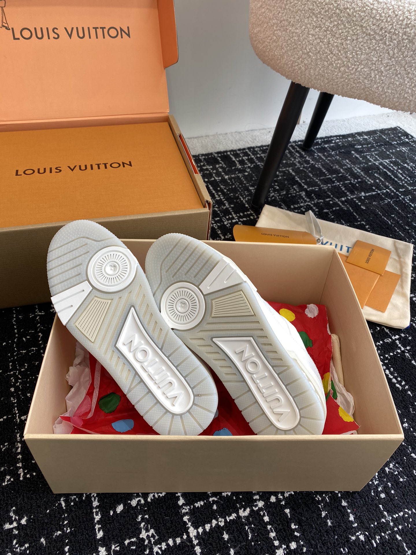 代购级
Louis Vuitton 驴家的爆款！trainer板鞋，每个人都必须入的款，绝不后悔！

超