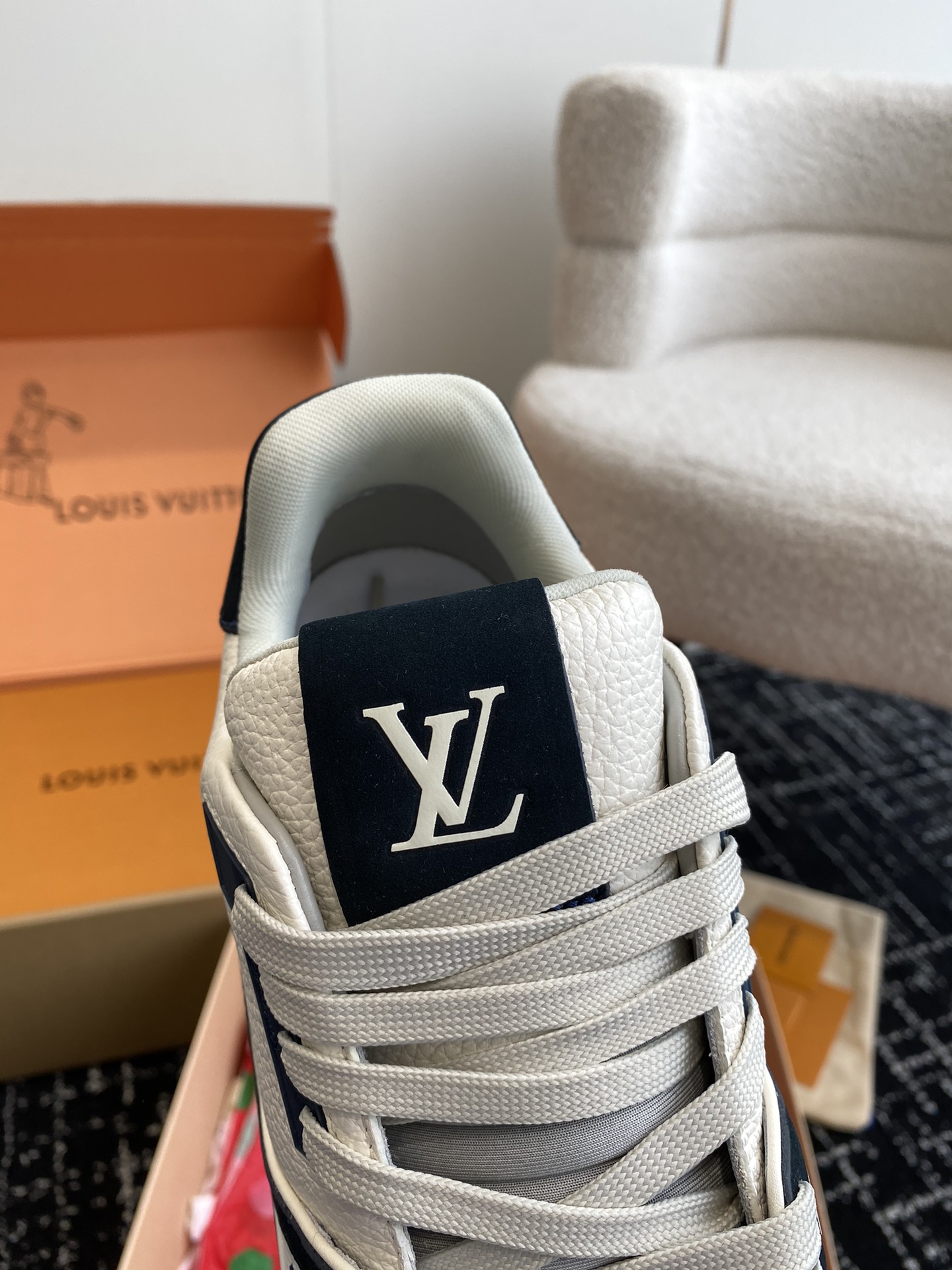 代购级
Louis Vuitton 驴家的爆款！trainer板鞋，每个人都必须入的款，绝不后悔！

超