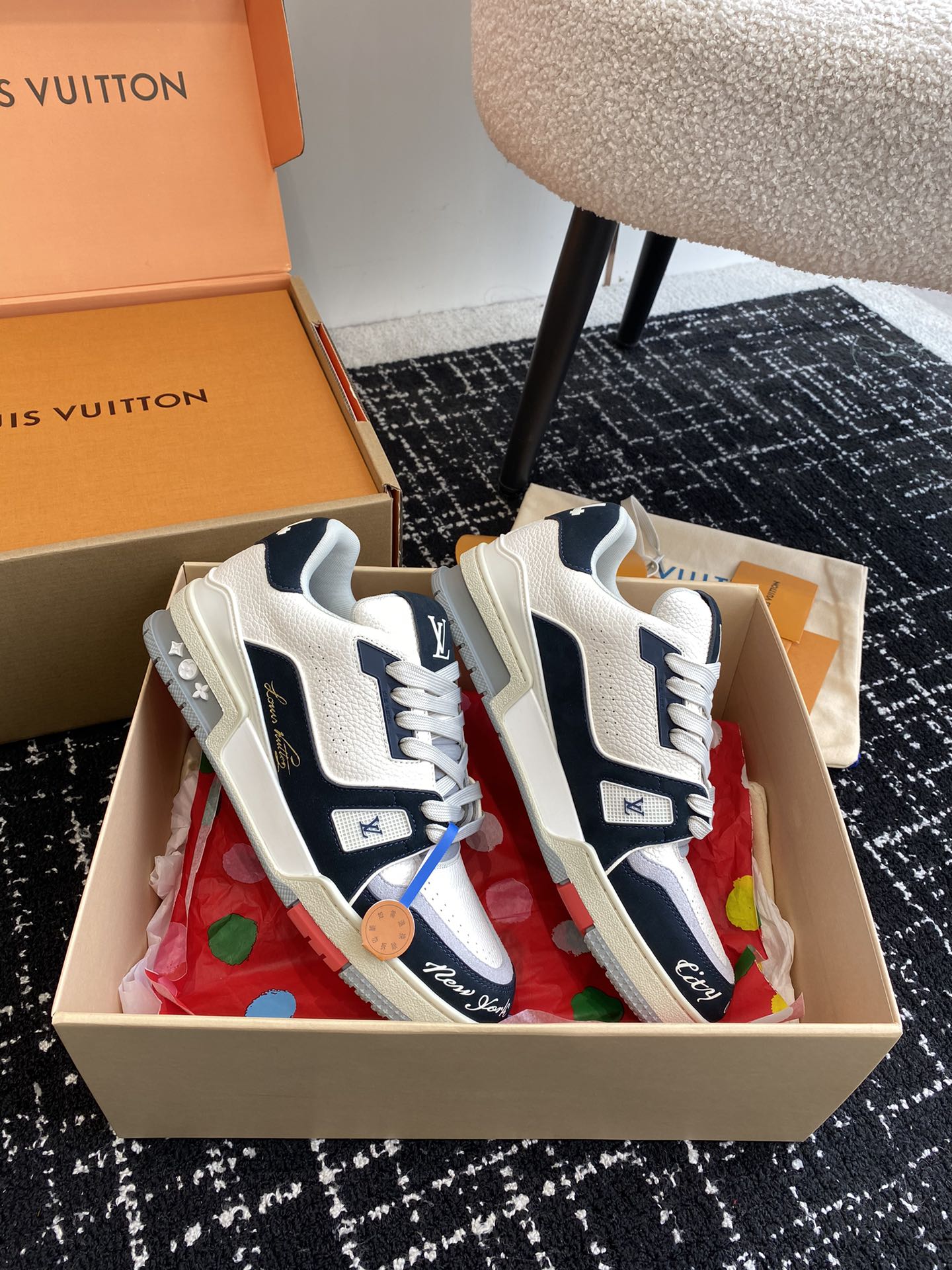代购级
Louis Vuitton 驴家的爆款！trainer板鞋，每个人都必须入的款，绝不后悔！

超