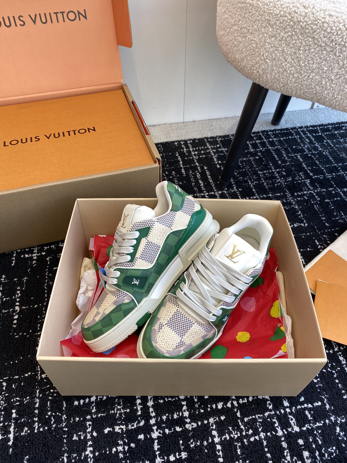代购级
Louis Vuitton 驴家的爆款！trainer板鞋，每个人都必须入的款，绝不后悔！

超