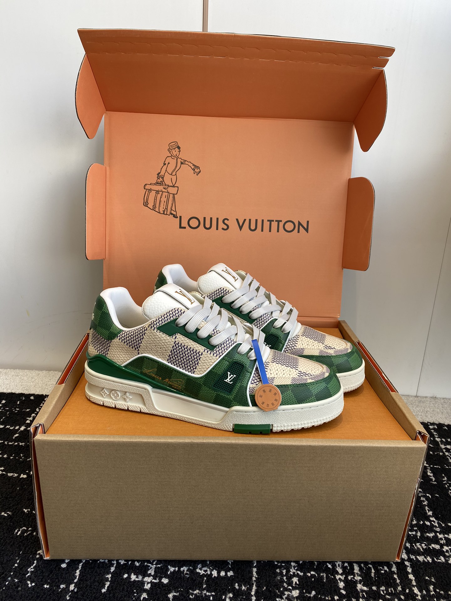 代购级
Louis Vuitton 驴家的爆款！trainer板鞋，每个人都必须入的款，绝不后悔！

超