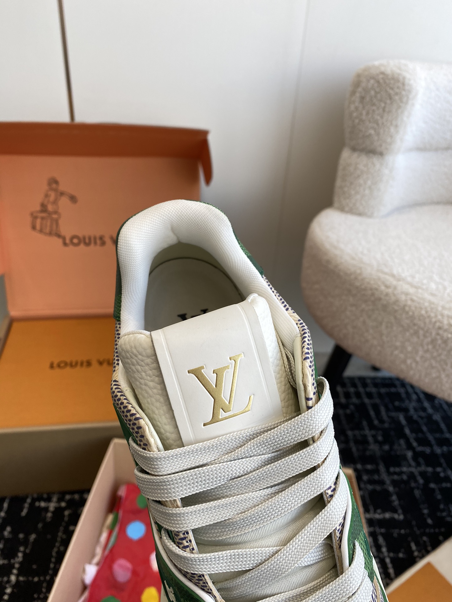 代购级
Louis Vuitton 驴家的爆款！trainer板鞋，每个人都必须入的款，绝不后悔！

超