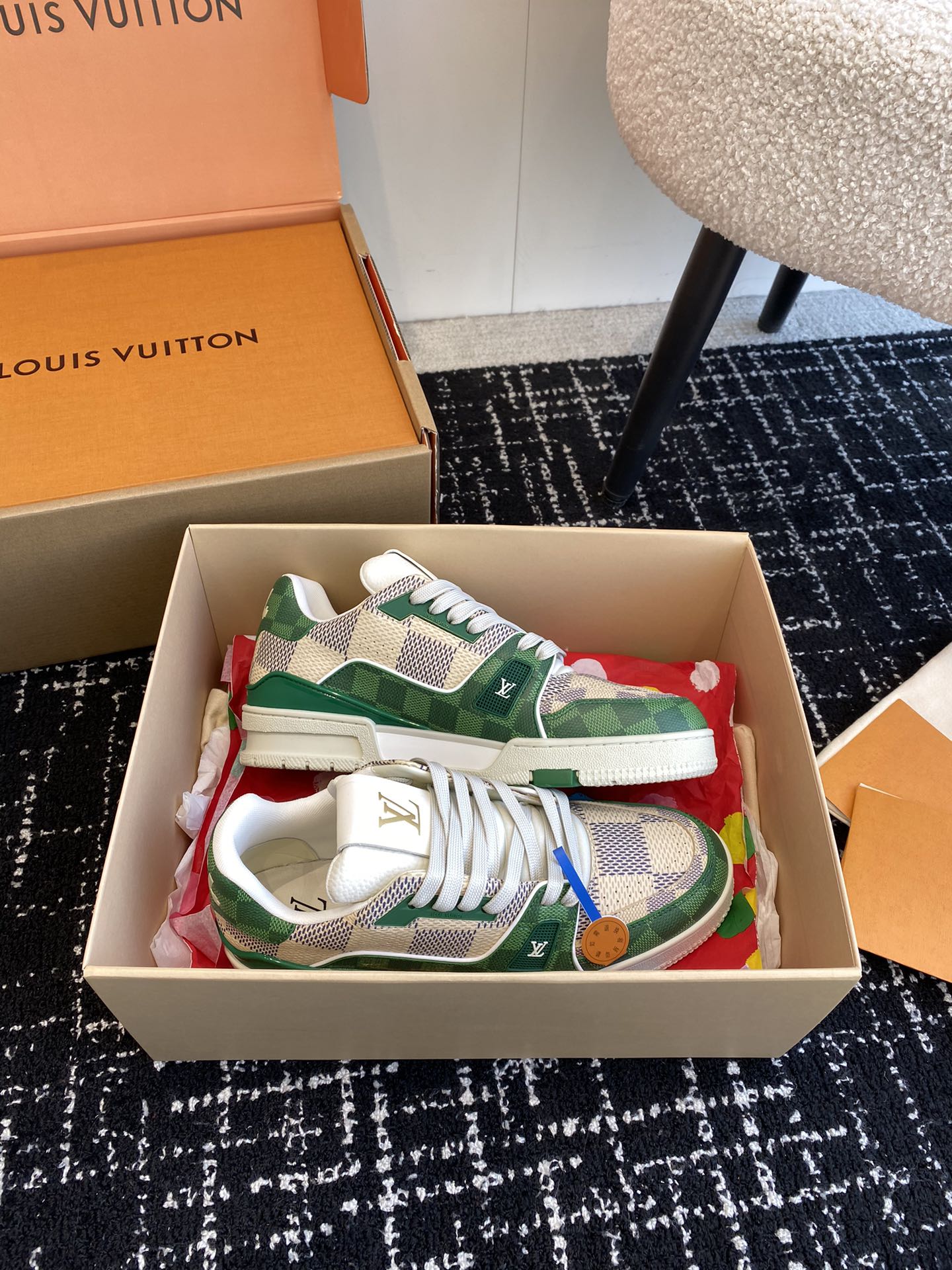 代购级
Louis Vuitton 驴家的爆款！trainer板鞋，每个人都必须入的款，绝不后悔！

超