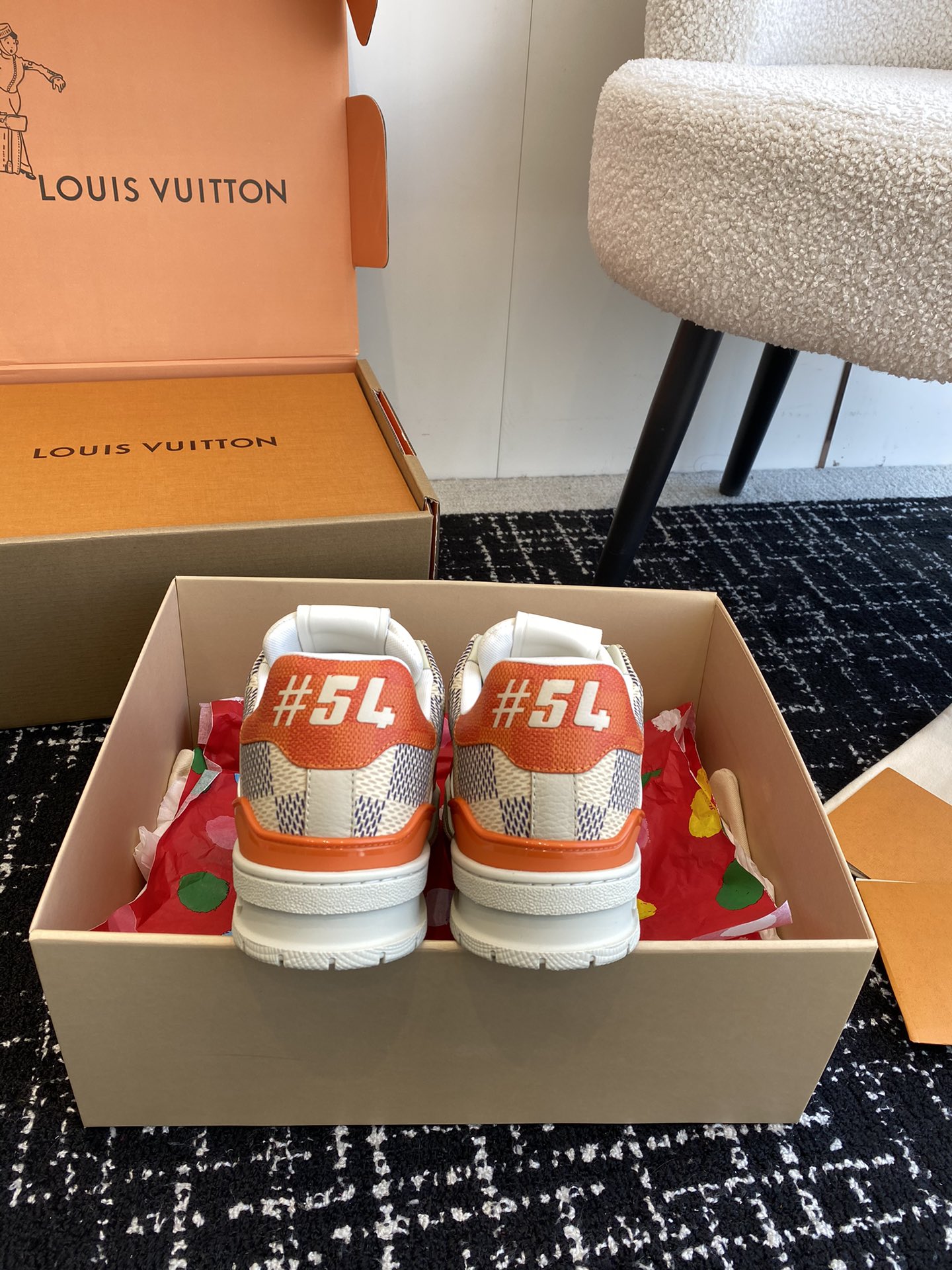 代购级
Louis Vuitton 驴家的爆款！trainer板鞋，每个人都必须入的款，绝不后悔！

超