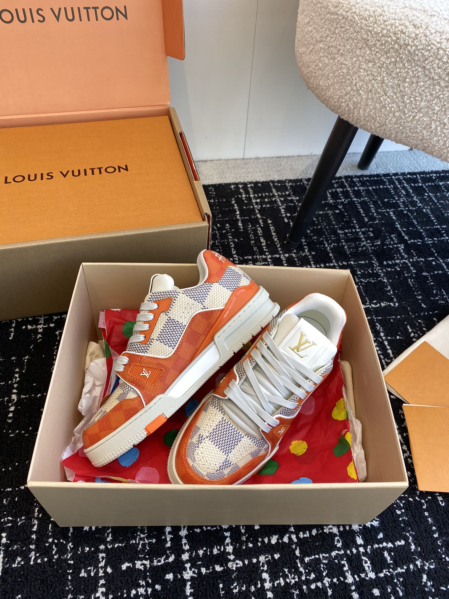 代购级
Louis Vuitton 驴家的爆款！trainer板鞋，每个人都必须入的款，绝不后悔！

超