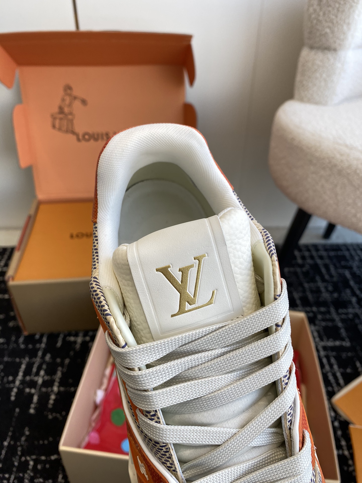 代购级
Louis Vuitton 驴家的爆款！trainer板鞋，每个人都必须入的款，绝不后悔！

超