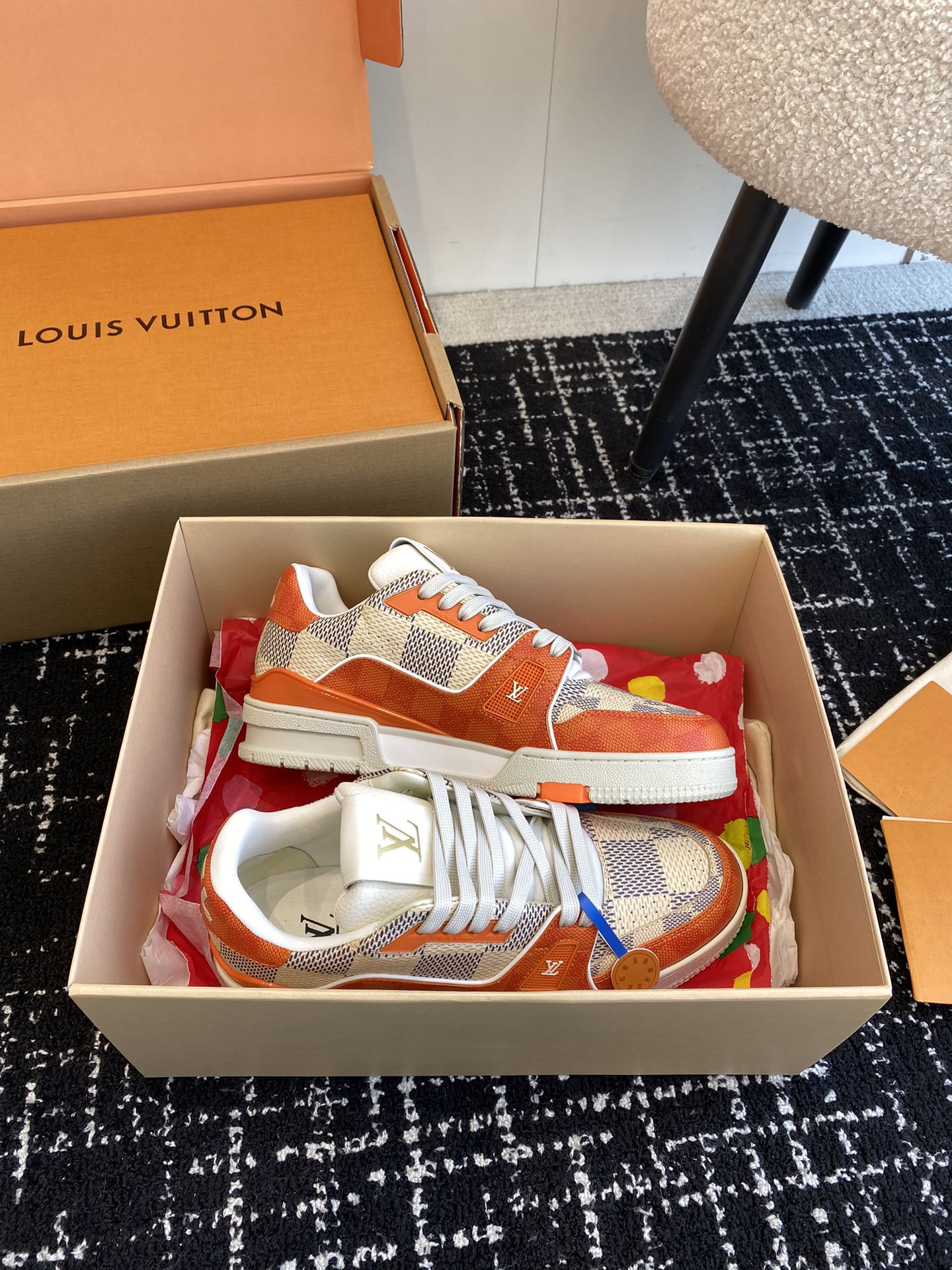代购级
Louis Vuitton 驴家的爆款！trainer板鞋，每个人都必须入的款，绝不后悔！

超