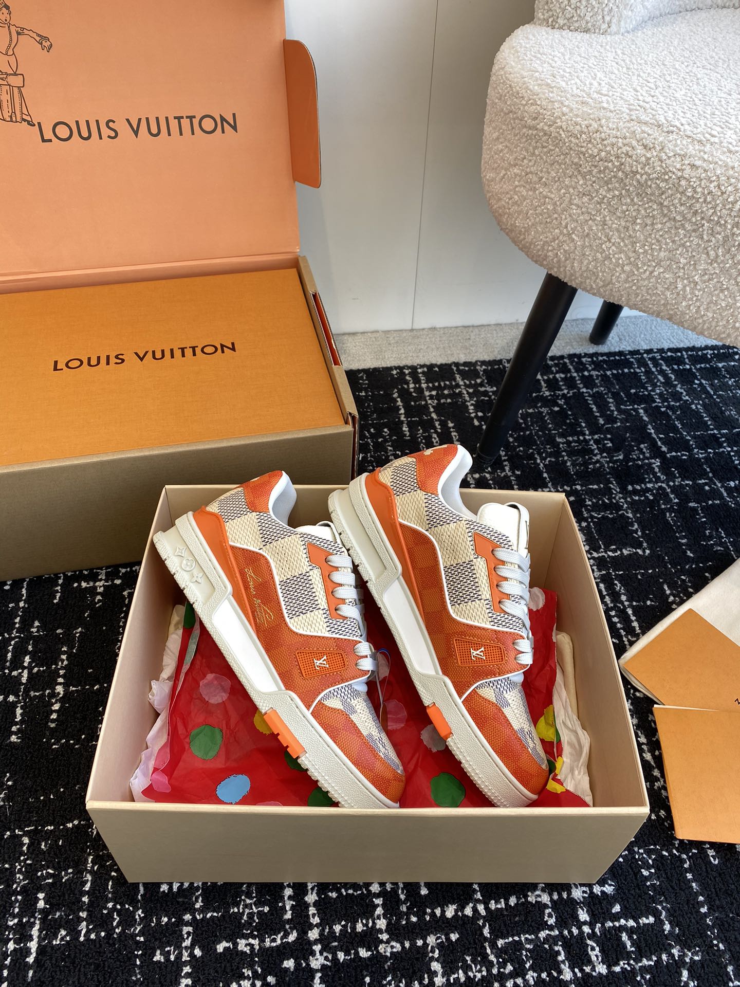 代购级
Louis Vuitton 驴家的爆款！trainer板鞋，每个人都必须入的款，绝不后悔！

超