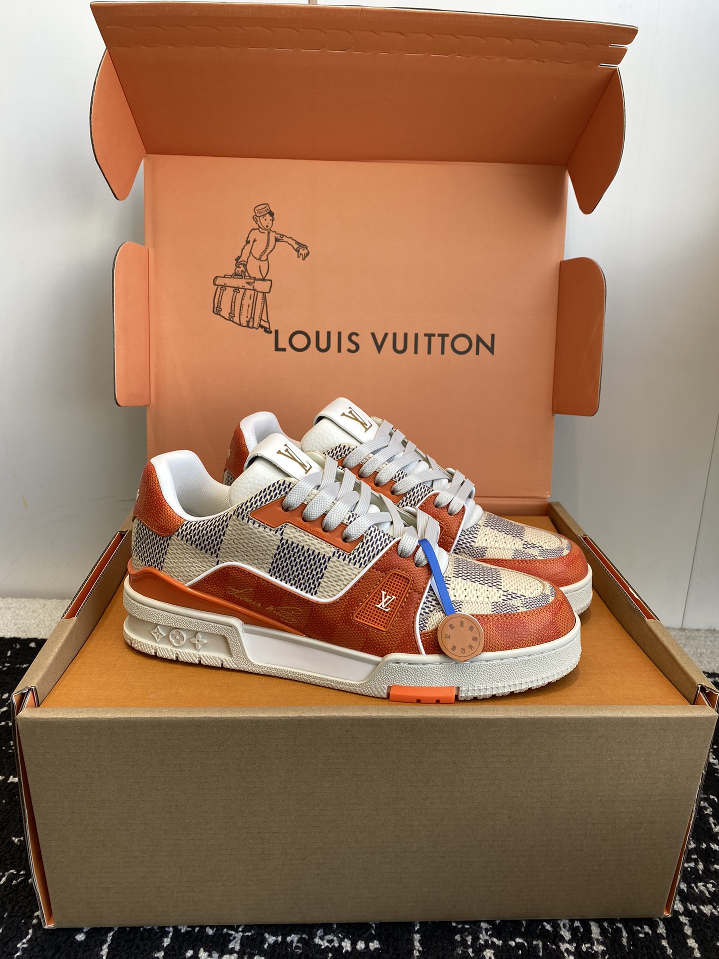 代购级
Louis Vuitton 驴家的爆款！trainer板鞋，每个人都必须入的款，绝不后悔！

超