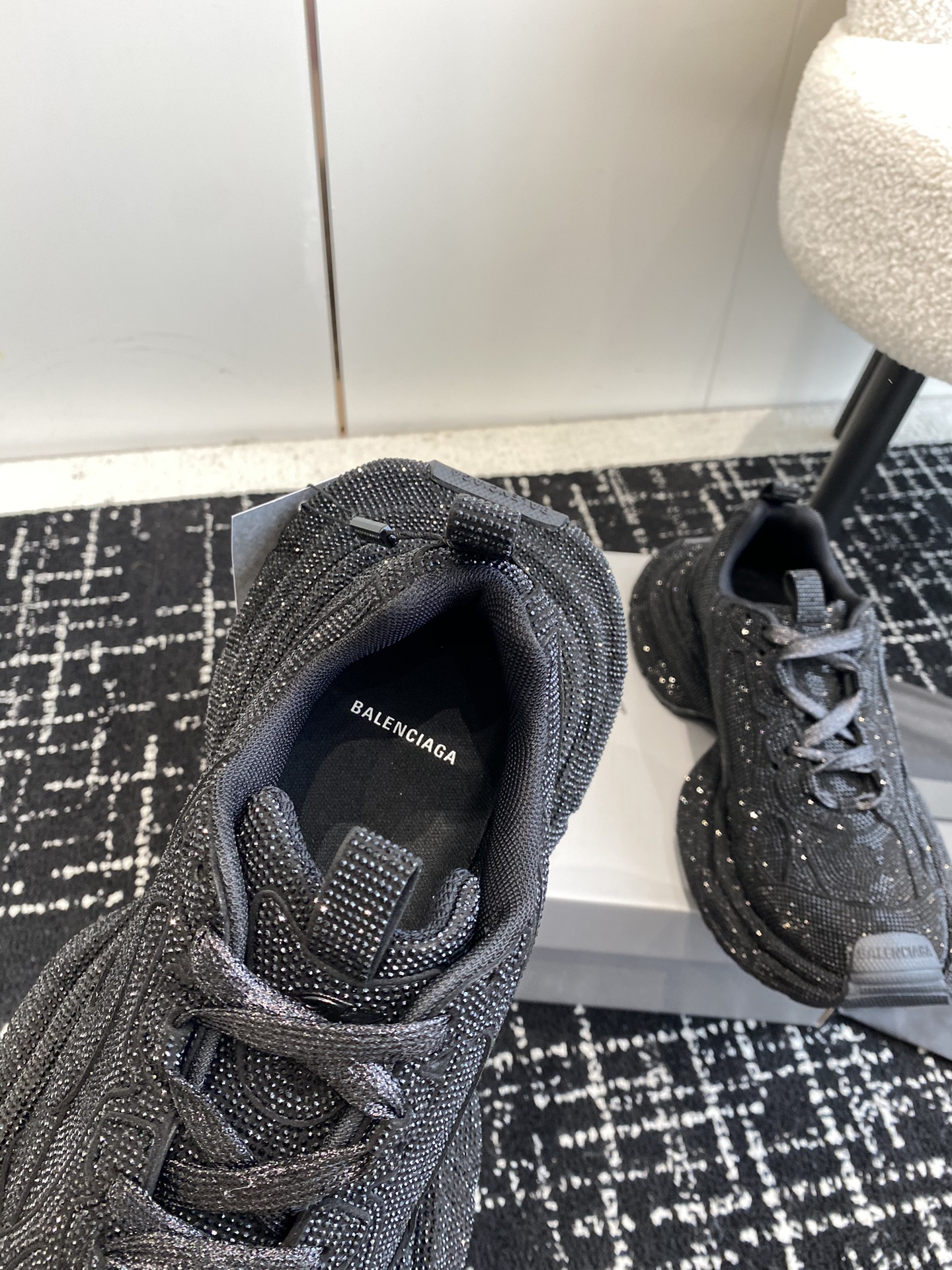 新款Balenciaga3XLSneaker满钻施华洛世奇系列鞋面鞋身全部用满钻覆盖整体呈现奢华感觉鞋型