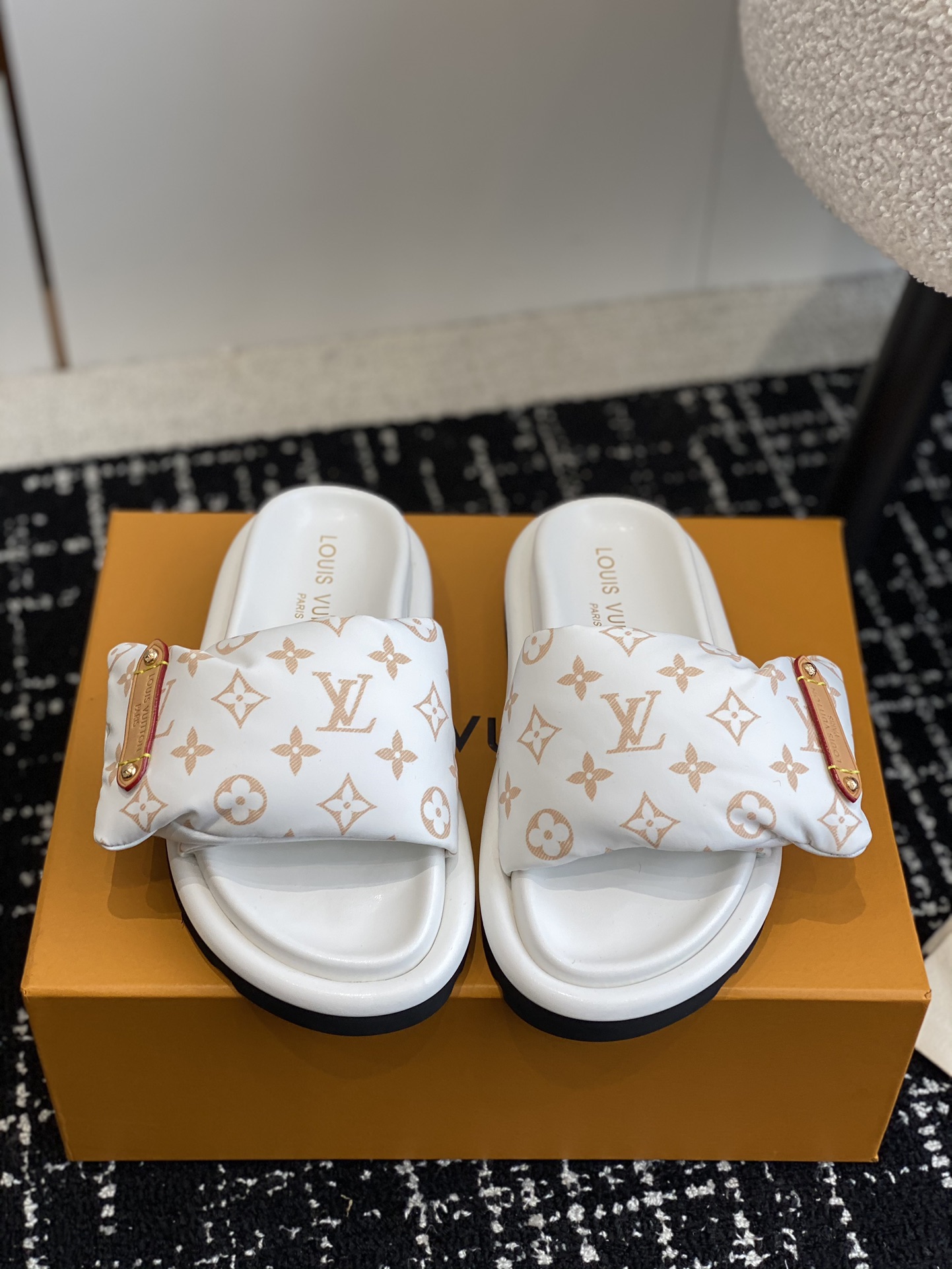 Pantuflas de pan Louis Vuitto * 24ss a nivel de agente de compras, otro modelo popular, el último énfasis en …