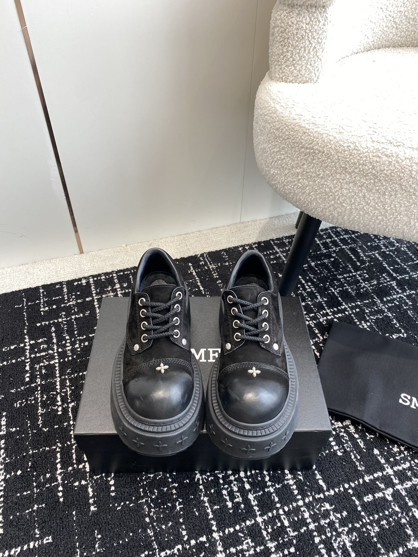 NO:247397,SMFK latest lace-up thick-soled casual shoes. Very simple and casually matched. Original toe-toe with hardware logo, upper imported cowhide/high mercerized beef reverse velvet Original molded fabric, inner dyed sheepskin, custom rubber non-slip sole, heel height 6cm Size#35-40 (40 custom made without return or exchange), casual shoes/sports shoes, sneakers, cowhide, sheepskin19860909SMFK 最新系带厚底休闲鞋 极简随意搭配都很可 ,原版鞋头搭配五金logo, 鞋面 进口牛皮/高丝光牛反绒 原版开模布料 内里透染羊皮,定制橡胶防滑大底 跟高6cm Size#35-40（40定做不退换）,休闲鞋/运动鞋,sneakers,cowhide,sheepskin,Women's Shoes