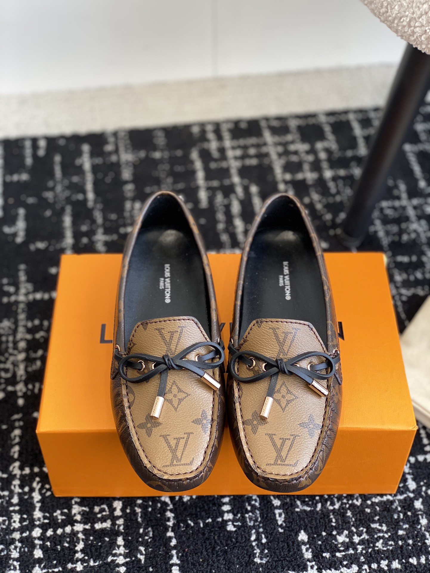 Louis Vuitton Store
 Shoes Loafers Moccasin Cowhide Rubber