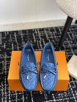 Louis Vuitton AAAAA
 Shoes Loafers Moccasin Cowhide Rubber