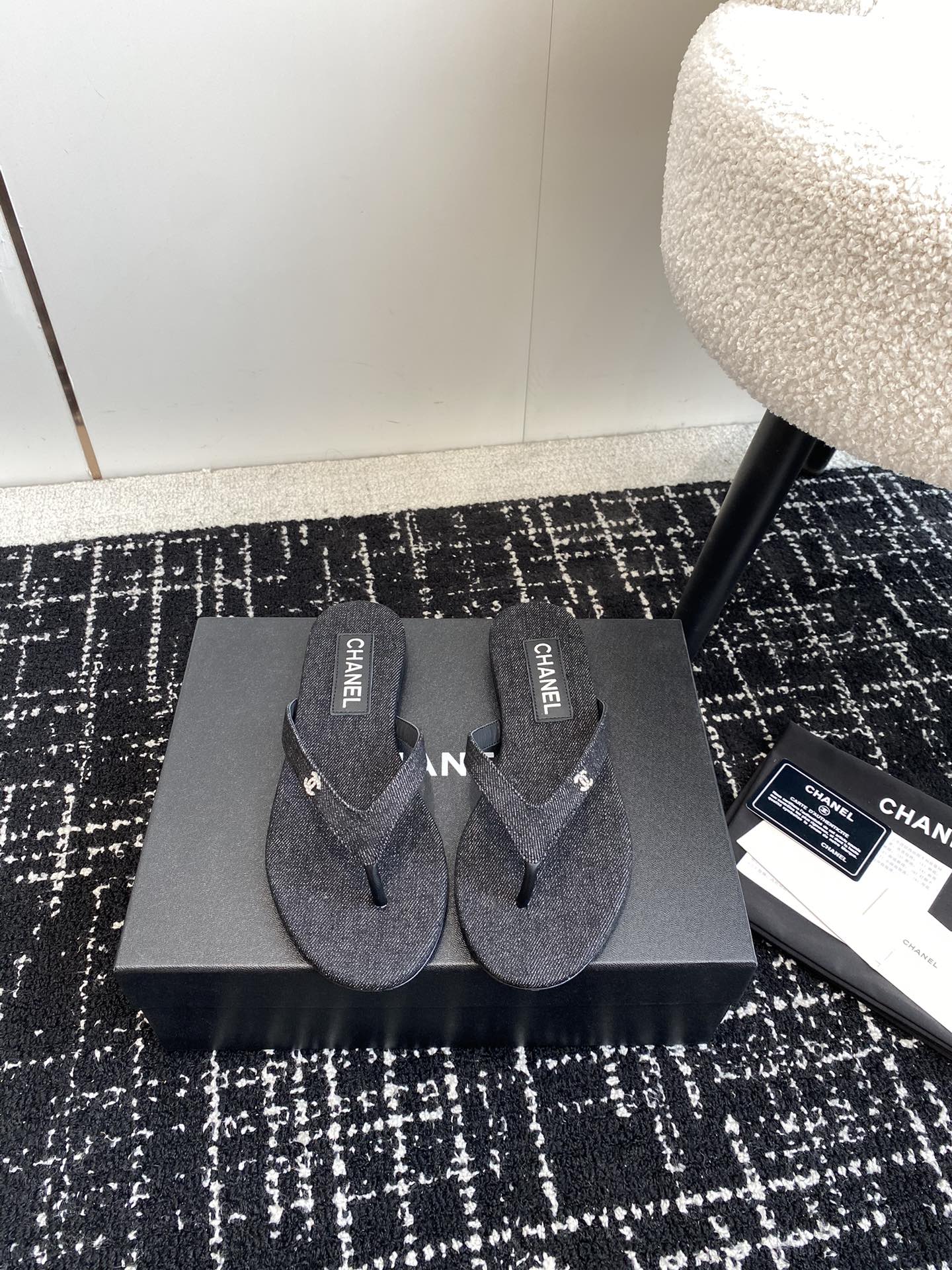 Chanel Sapatos Sandálias de Dedo Coleção de 7 estrelas
 Conjunto com Diamantes Denim Couro genuíno Pele carneiro Colecção Verão