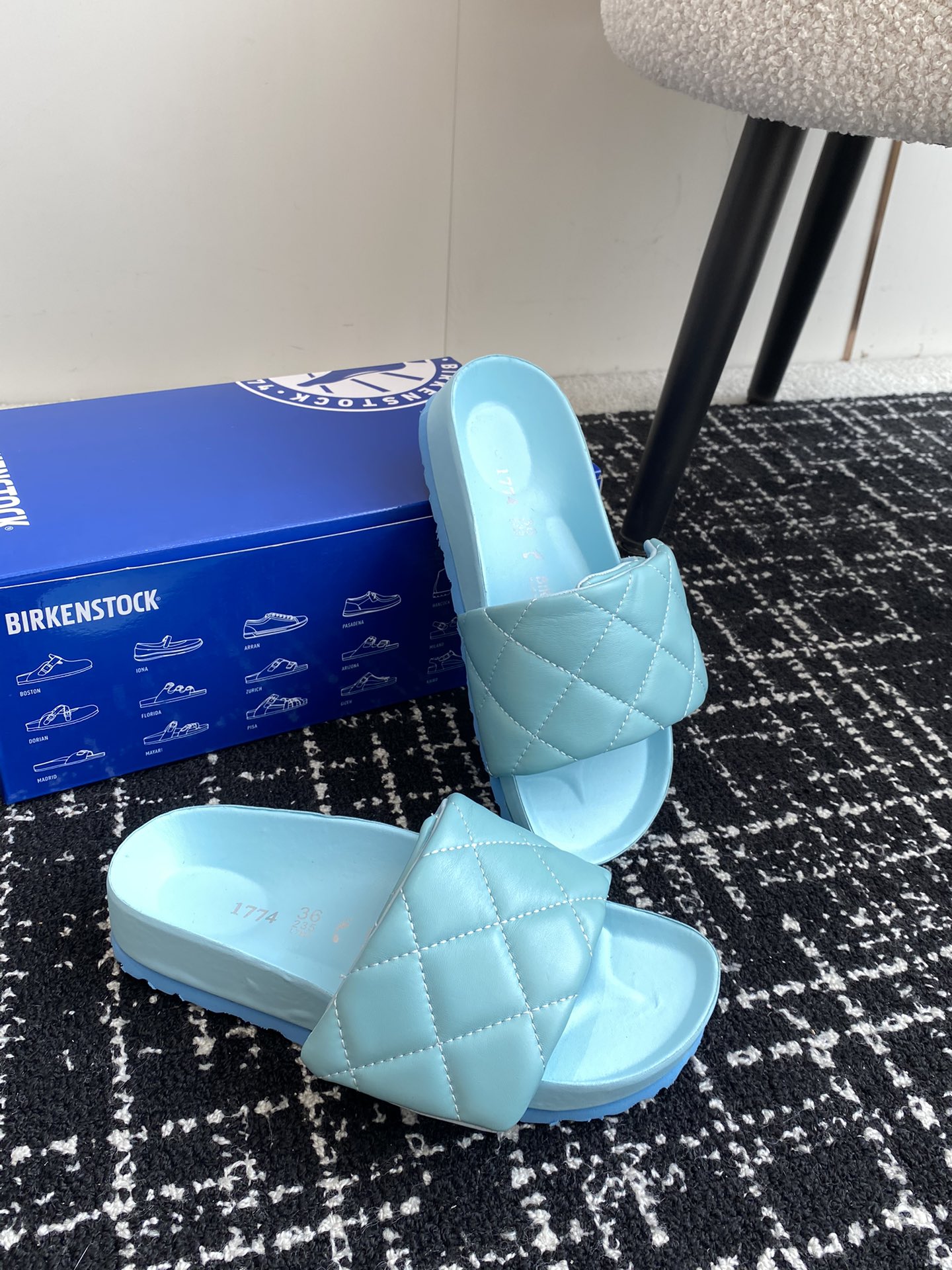 BIRKENSTOCK24ss电绣拖鞋产品全面升级底床更舒服垫脚皮全部机器压贴上去的细节效果做到更好对标