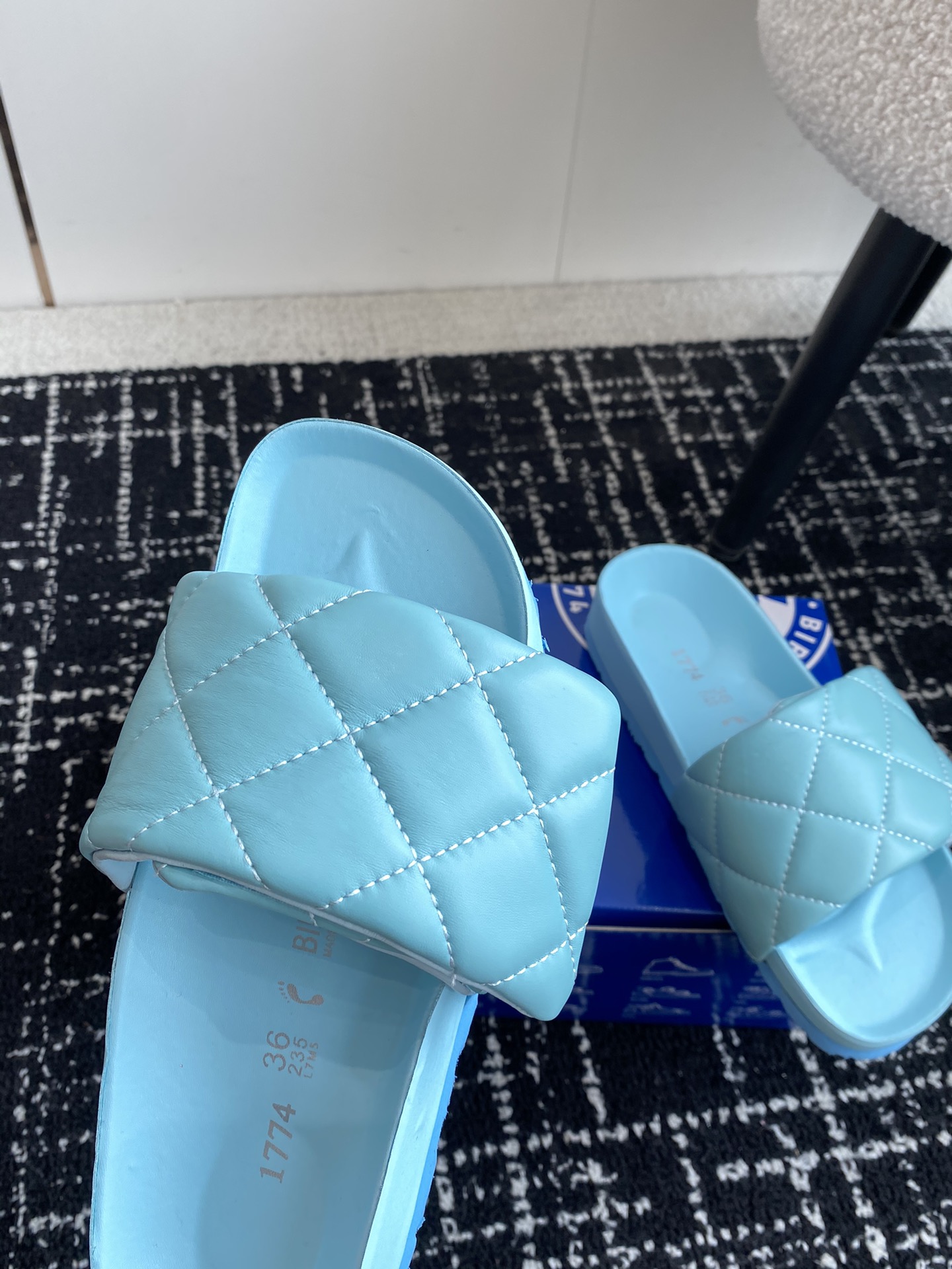 BIRKENSTOCK24ss电绣拖鞋产品全面升级底床更舒服垫脚皮全部机器压贴上去的细节效果做到更好对标