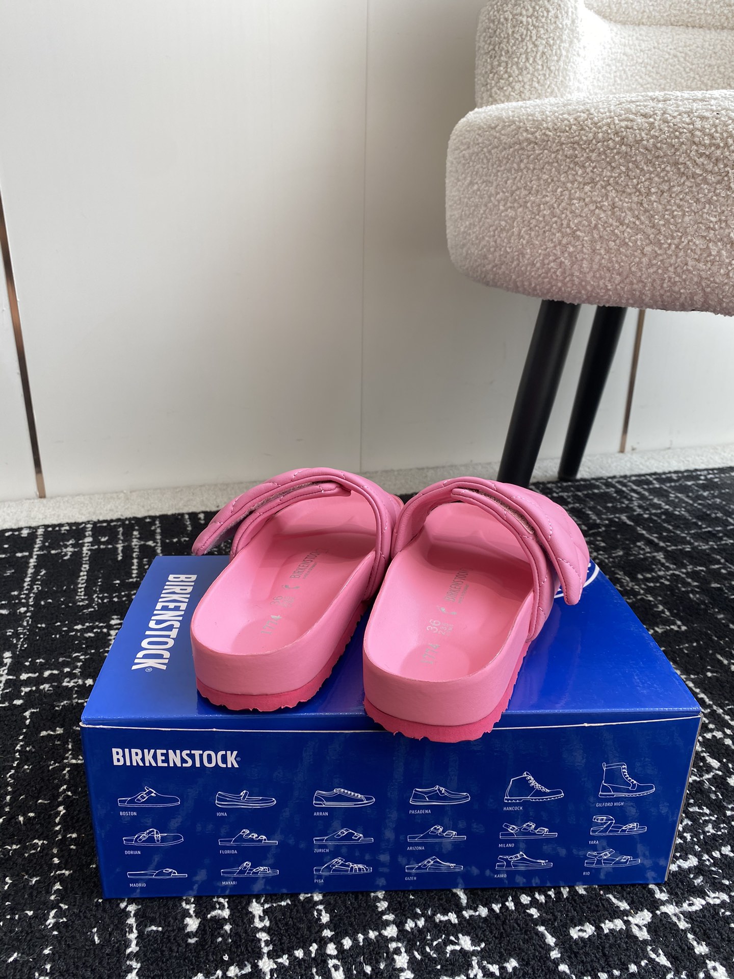 BIRKENSTOCK24ss电绣拖鞋产品全面升级底床更舒服垫脚皮全部机器压贴上去的细节效果做到更好对标