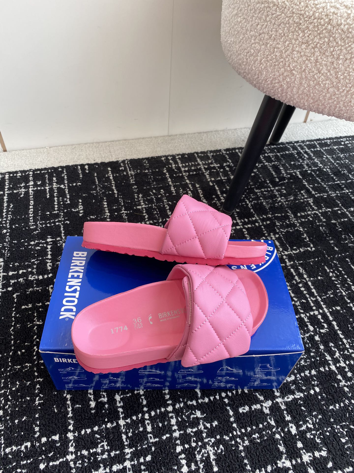 BIRKENSTOCK24ss电绣拖鞋产品全面升级底床更舒服垫脚皮全部机器压贴上去的细节效果做到更好对标