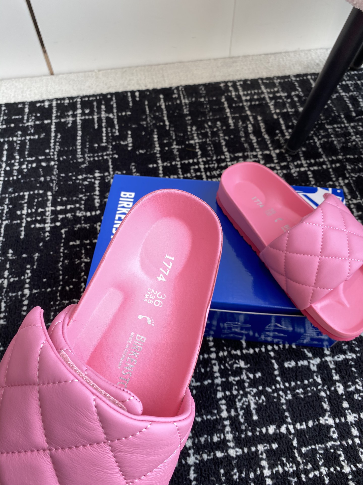 BIRKENSTOCK24ss电绣拖鞋产品全面升级底床更舒服垫脚皮全部机器压贴上去的细节效果做到更好对标