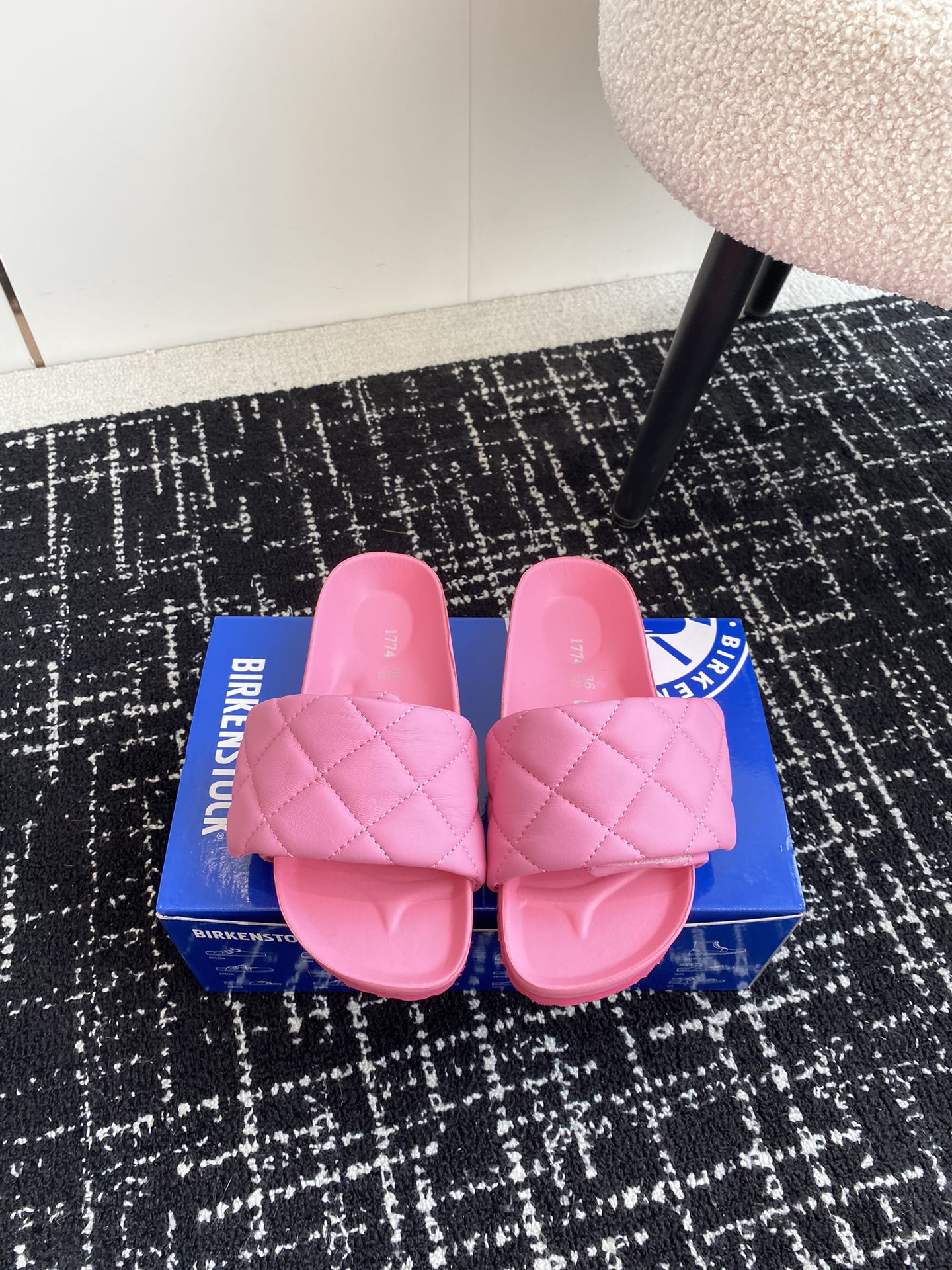 BIRKENSTOCK24ss电绣拖鞋产品全面升级底床更舒服垫脚皮全部机器压贴上去的细节效果做到更好对标