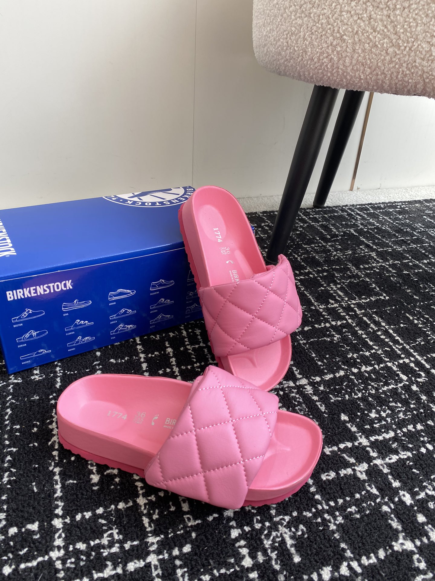 BIRKENSTOCK24ss电绣拖鞋产品全面升级底床更舒服垫脚皮全部机器压贴上去的细节效果做到更好对标