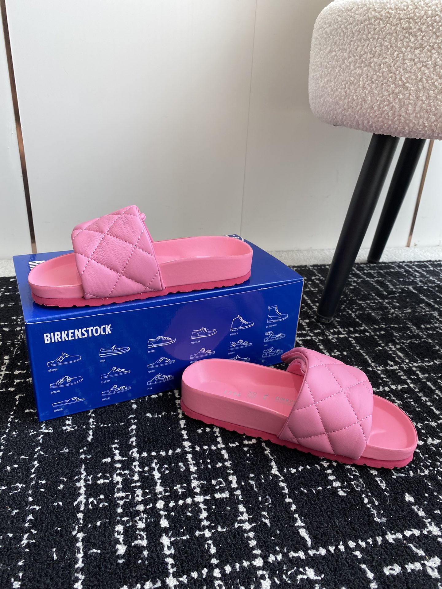 BIRKENSTOCK24ss电绣拖鞋产品全面升级底床更舒服垫脚皮全部机器压贴上去的细节效果做到更好对标