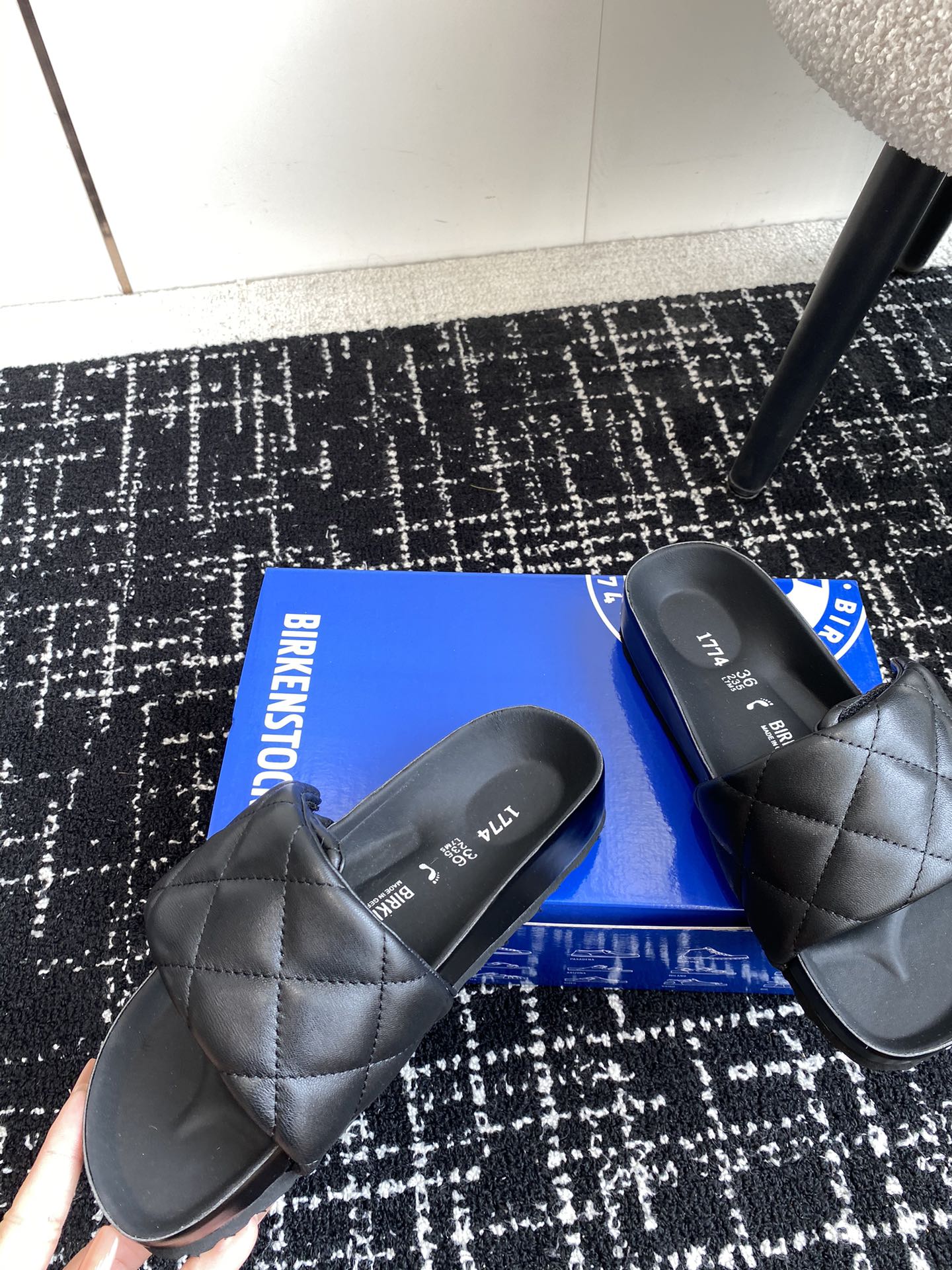 BIRKENSTOCK24ss电绣拖鞋产品全面升级底床更舒服垫脚皮全部机器压贴上去的细节效果做到更好对标