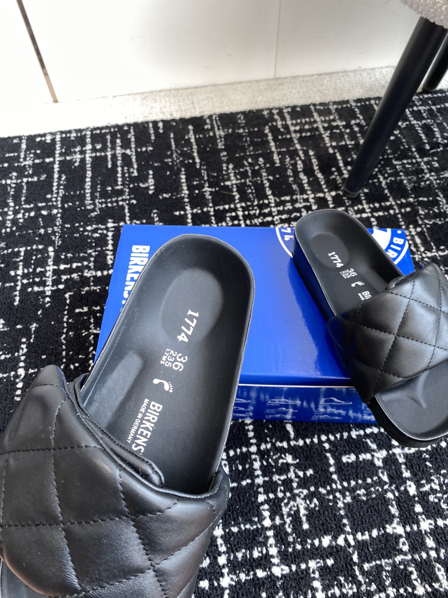 BIRKENSTOCK24ss电绣拖鞋产品全面升级底床更舒服垫脚皮全部机器压贴上去的细节效果做到更好对标