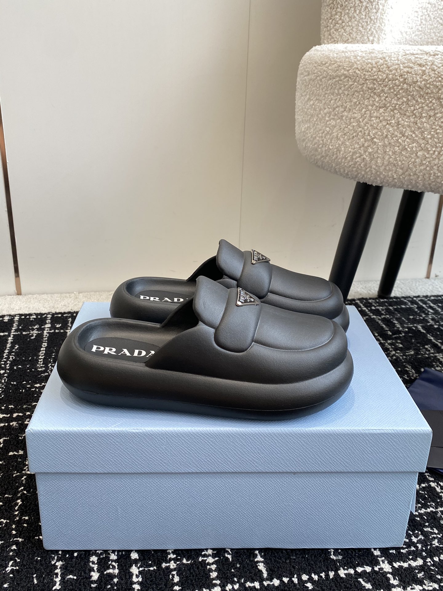 Prada24ss春夏爆款松糕包头拖勃肯拖系列在这个IN时代必备的拖鞋进口EVA橡塑摇摇防滑厚底2024